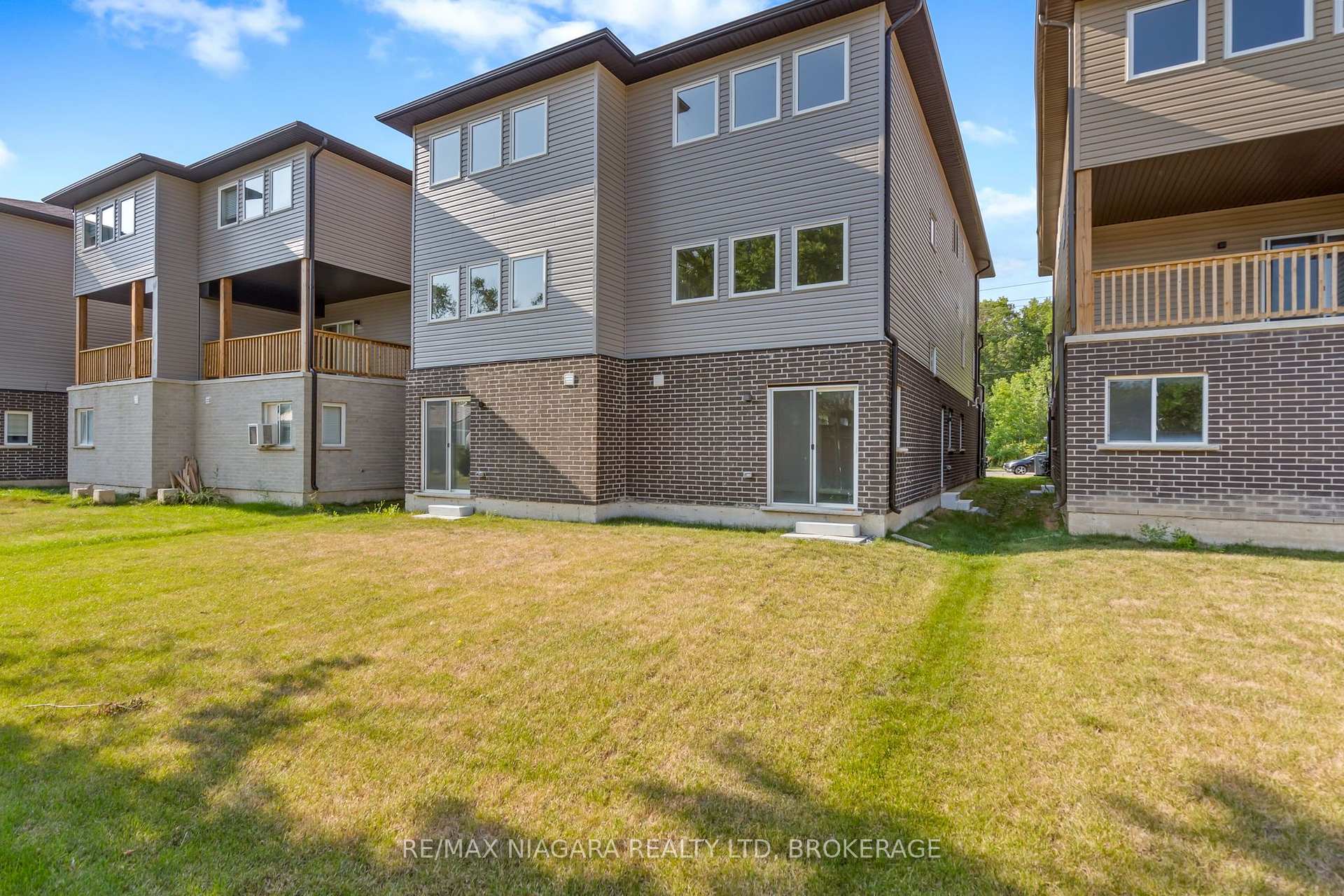 Photo 24 of 51 Superior Street, Welland, Dain City — HOMEH