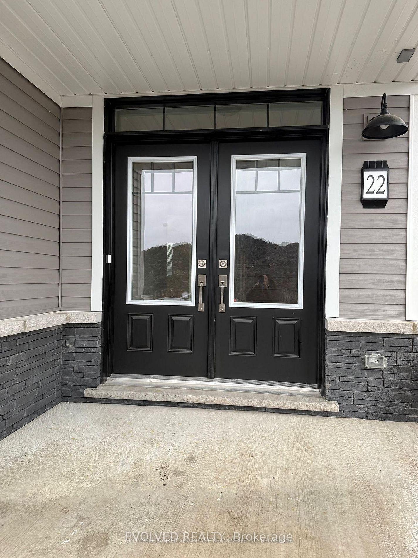 Photo 2 of 22 Varsity Drive, Welland, Dain City — HOMEH