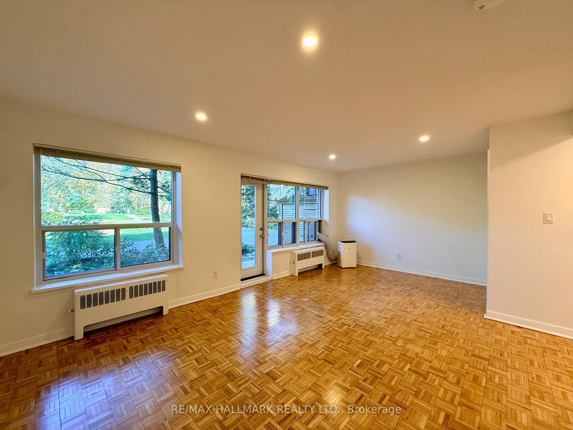 Photo 2 of Unit 111, 28 Upper Canada Drive, North York, St. Andrew-Windfields — HOMEH