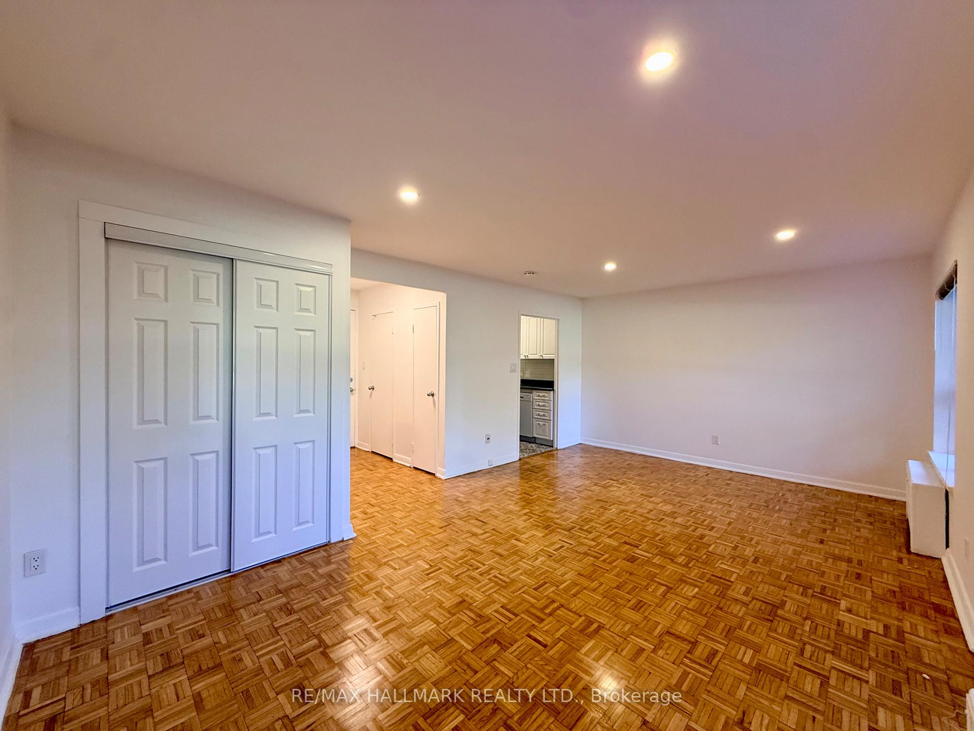 Photo 4 of Unit 111, 28 Upper Canada Drive, North York, St. Andrew-Windfields — HOMEH