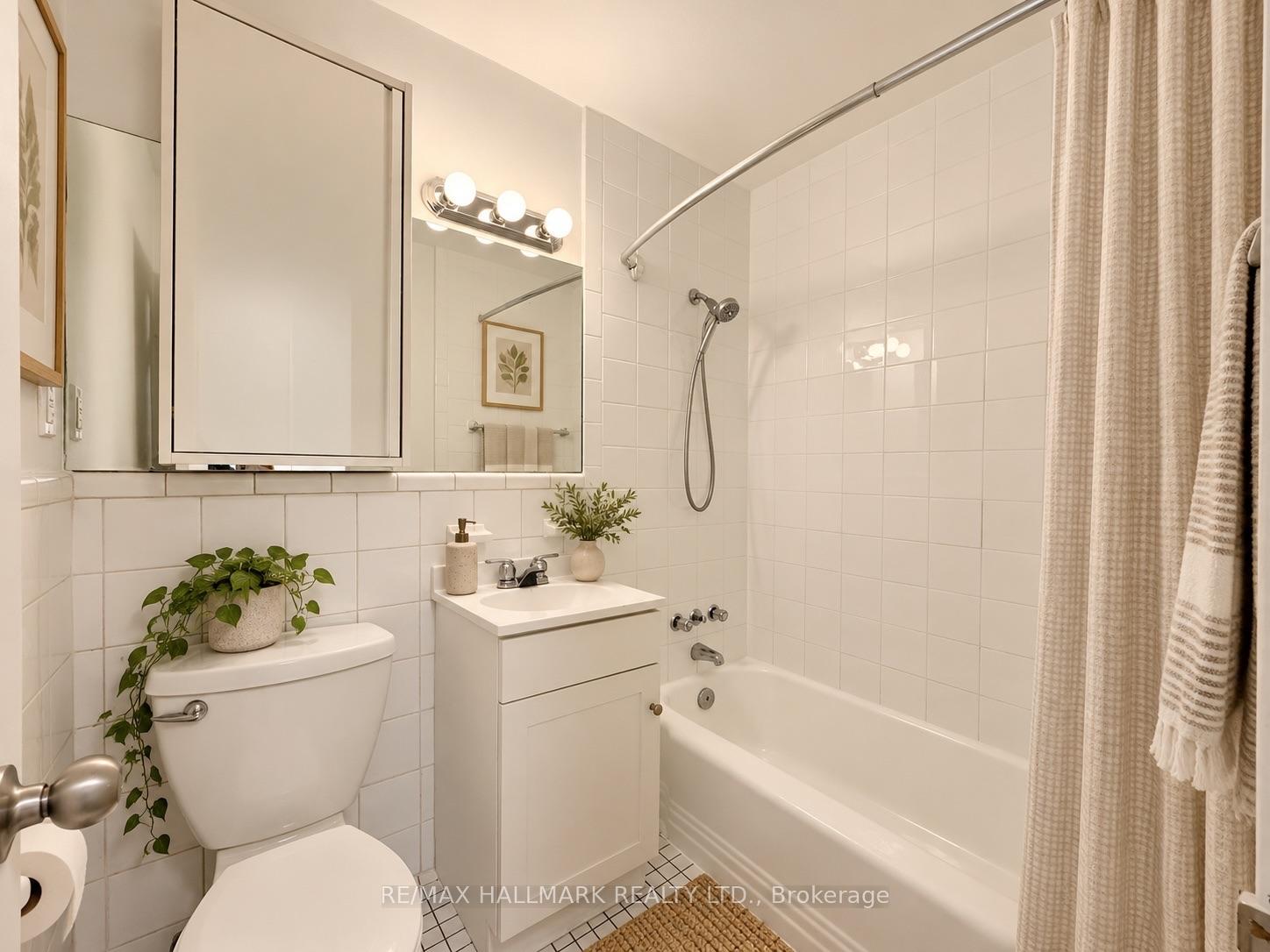 Photo 7 of Unit 111, 28 Upper Canada Drive, North York, St. Andrew-Windfields — HOMEH
