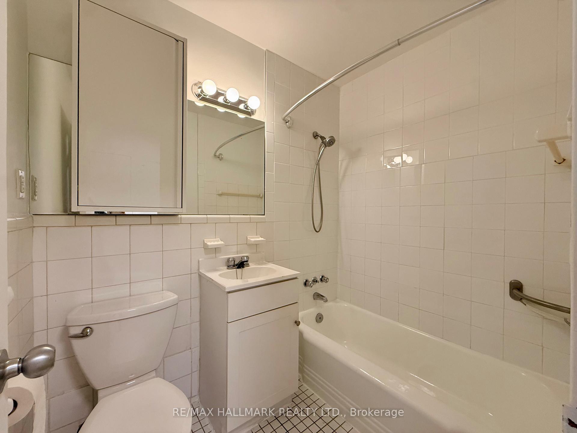 Photo 8 of Unit 111, 28 Upper Canada Drive, North York, St. Andrew-Windfields — HOMEH