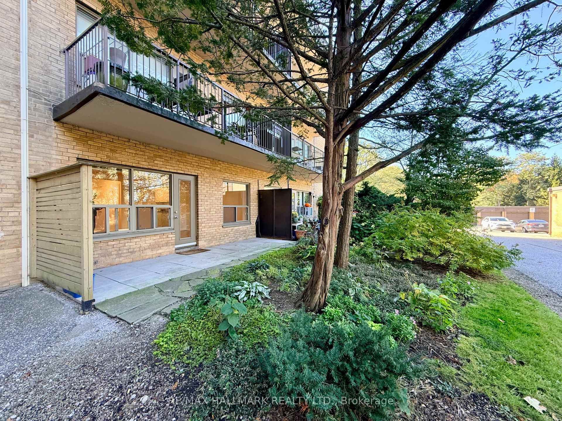 Photo 11 of Unit 111, 28 Upper Canada Drive, North York, St. Andrew-Windfields — HOMEH