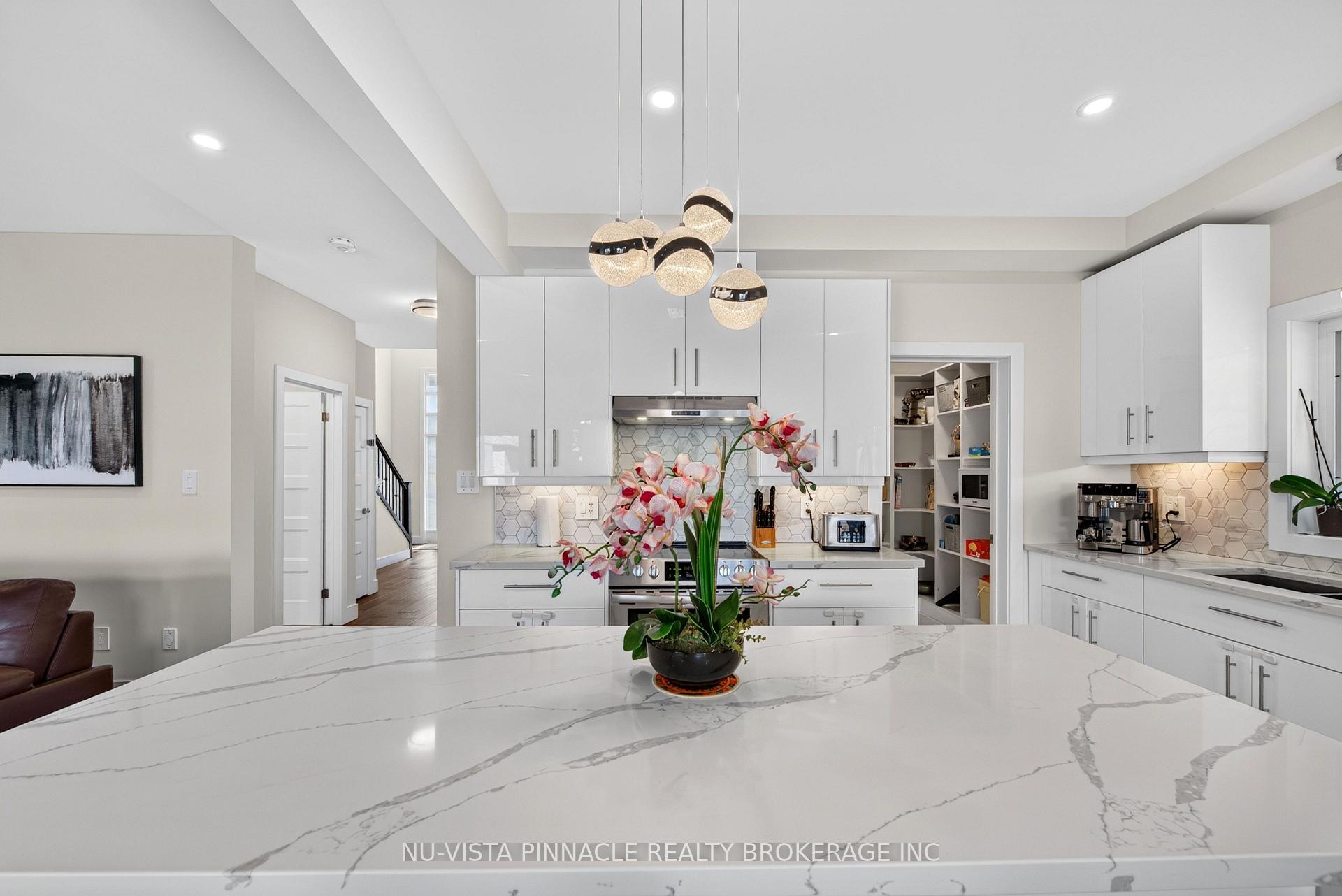 Photo 15 of 2912 Petty Road, London, South W — HOMEH