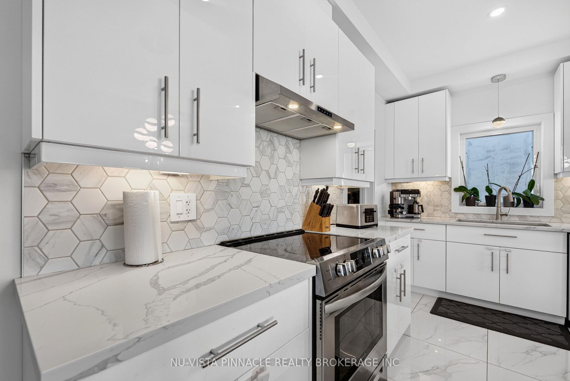 Photo 16 of 2912 Petty Road, London, South W — HOMEH