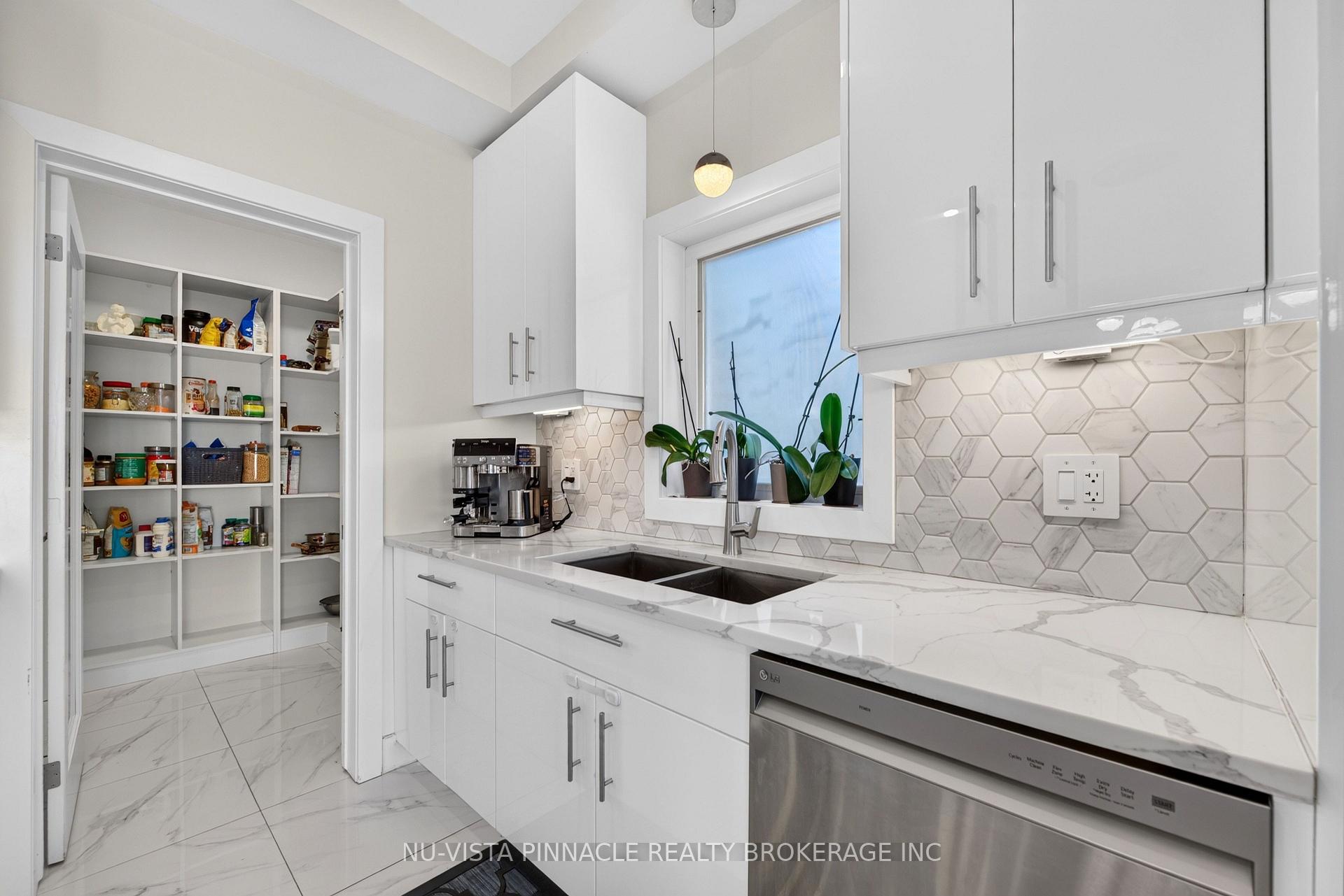 Photo 17 of 2912 Petty Road, London, South W — HOMEH