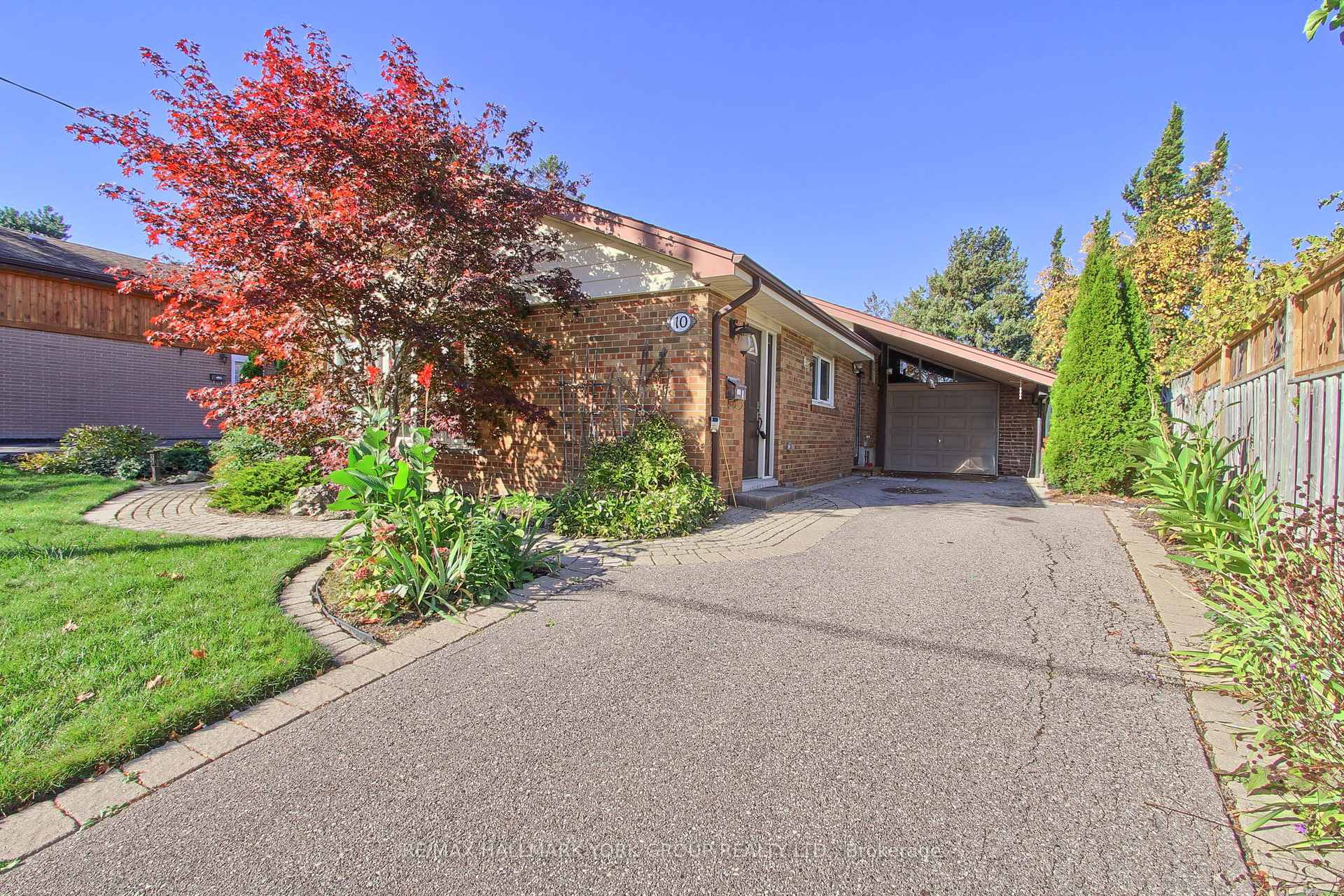 Photo 1 of 10 Harefield Drive, Etobicoke, Rexdale-Kipling — HOMEH