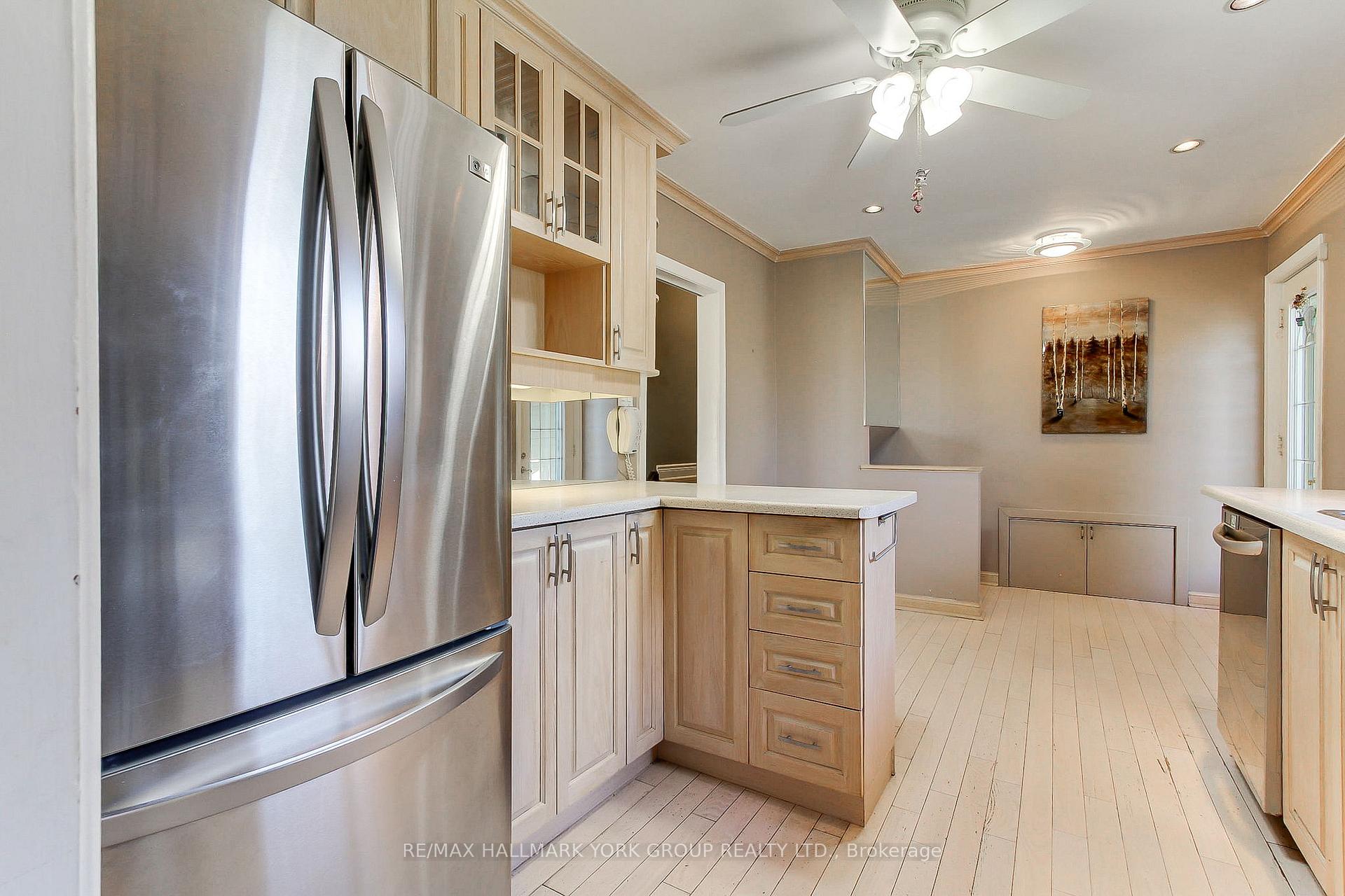 Photo 6 of 10 Harefield Drive, Etobicoke, Rexdale-Kipling — HOMEH