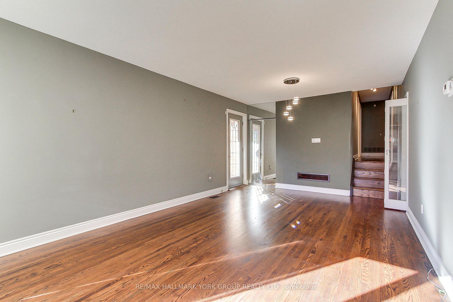 Photo 17 of 10 Harefield Drive, Etobicoke, Rexdale-Kipling — HOMEH