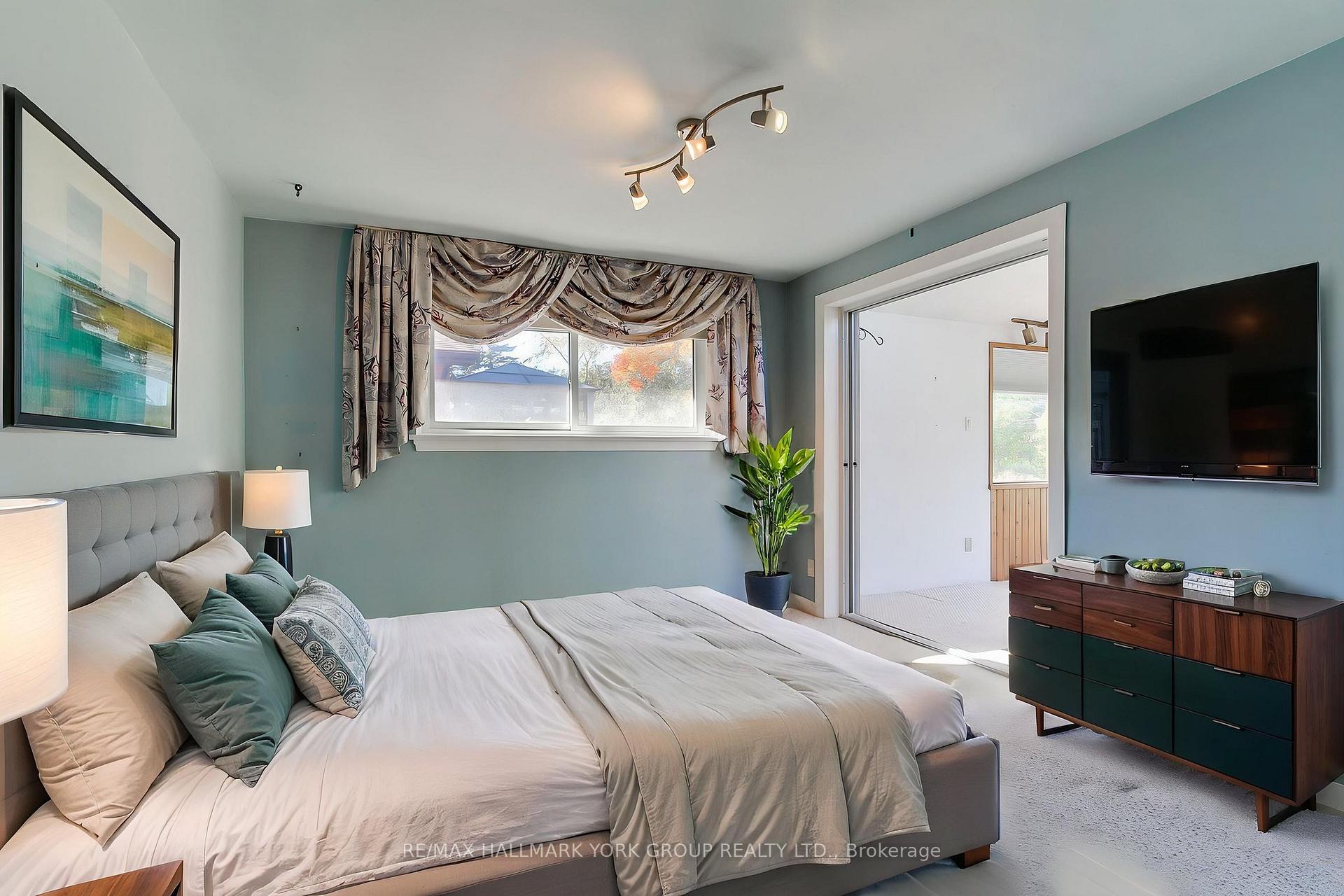 Photo 18 of 10 Harefield Drive, Etobicoke, Rexdale-Kipling — HOMEH