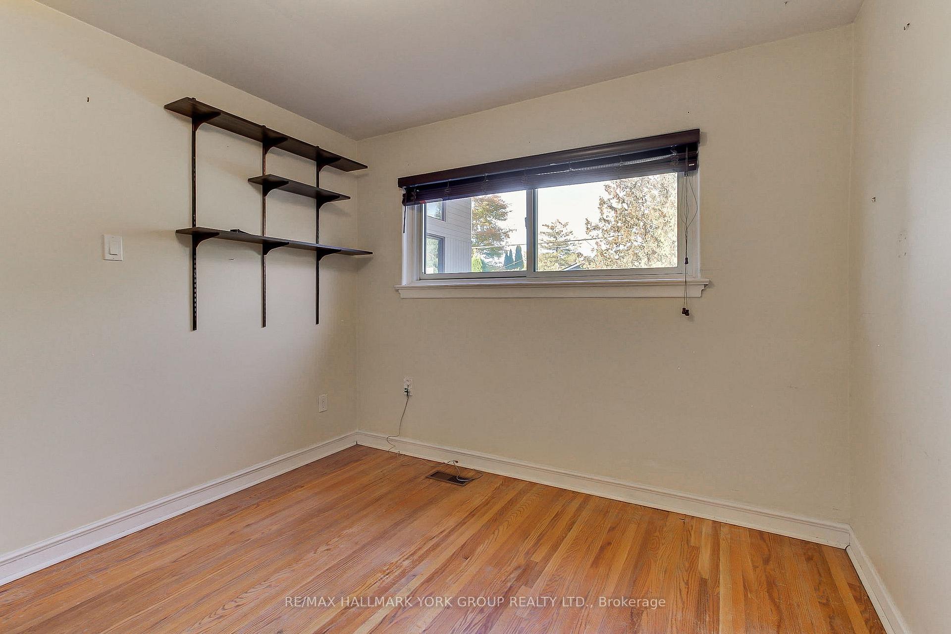 Photo 20 of 10 Harefield Drive, Etobicoke, Rexdale-Kipling — HOMEH