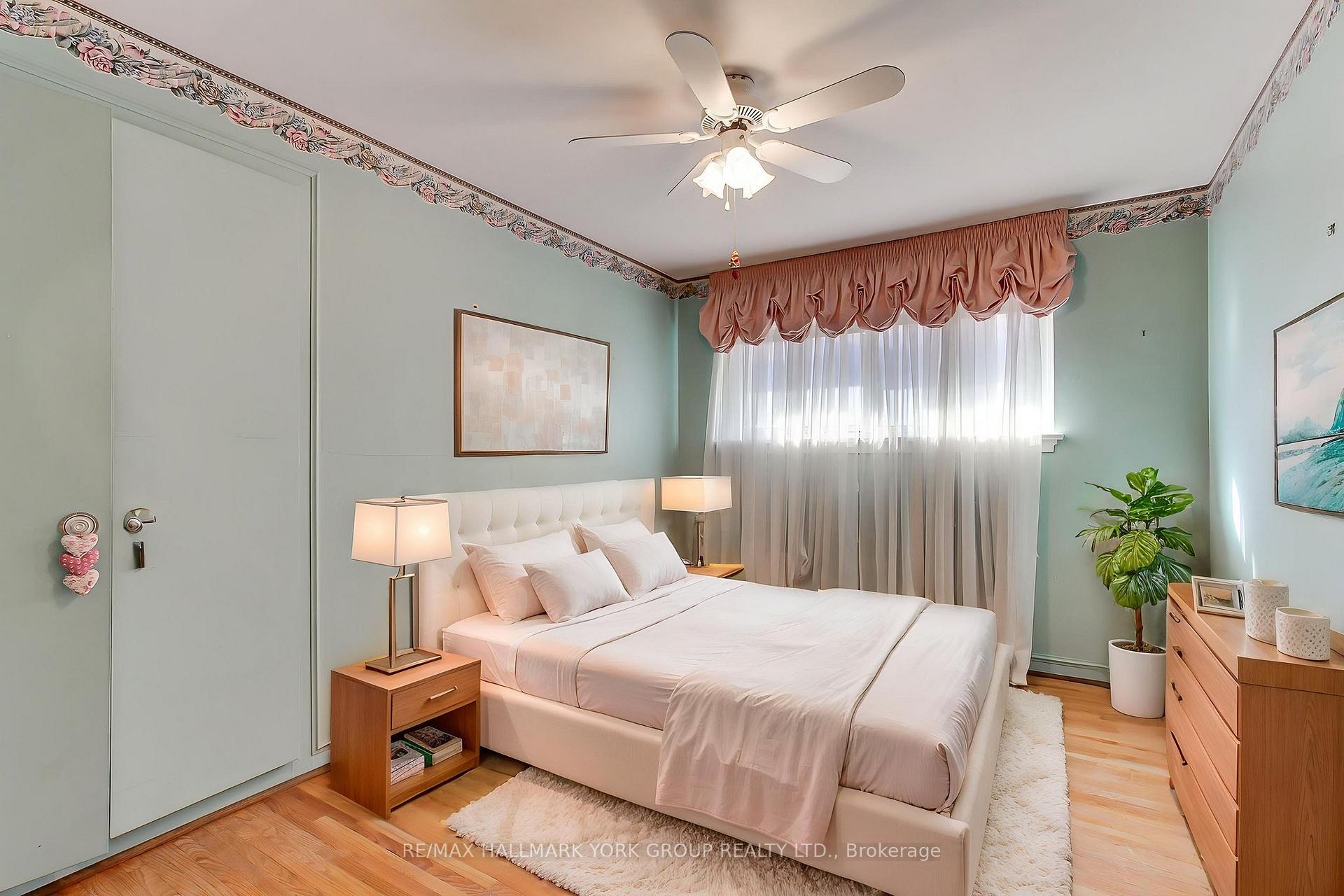 Photo 21 of 10 Harefield Drive, Etobicoke, Rexdale-Kipling — HOMEH