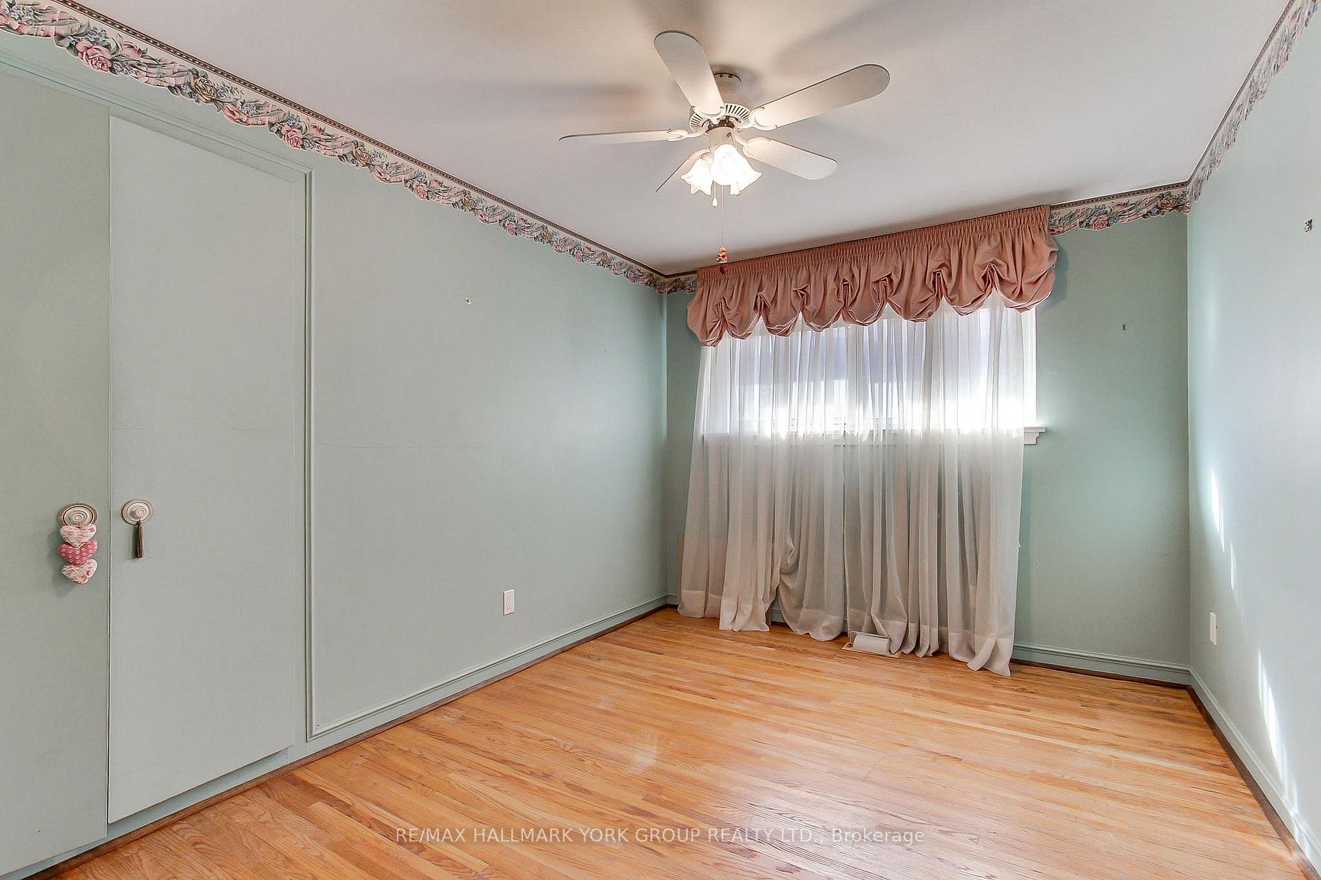 Photo 22 of 10 Harefield Drive, Etobicoke, Rexdale-Kipling — HOMEH