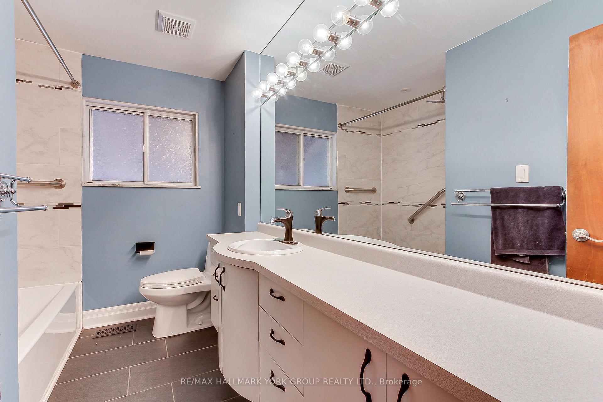 Photo 26 of 10 Harefield Drive, Etobicoke, Rexdale-Kipling — HOMEH