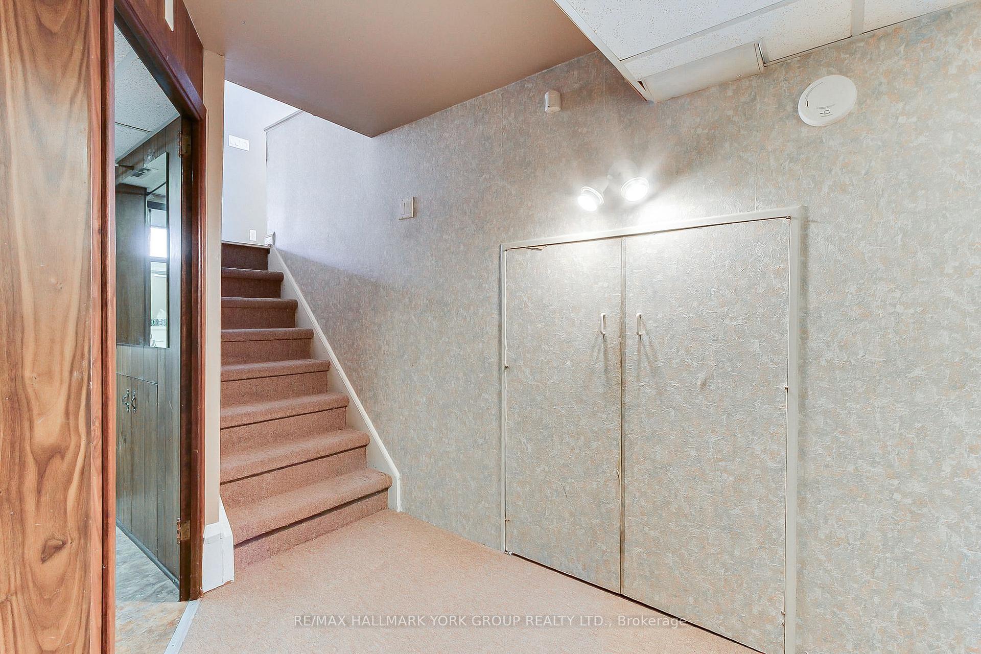 Photo 30 of 10 Harefield Drive, Etobicoke, Rexdale-Kipling — HOMEH