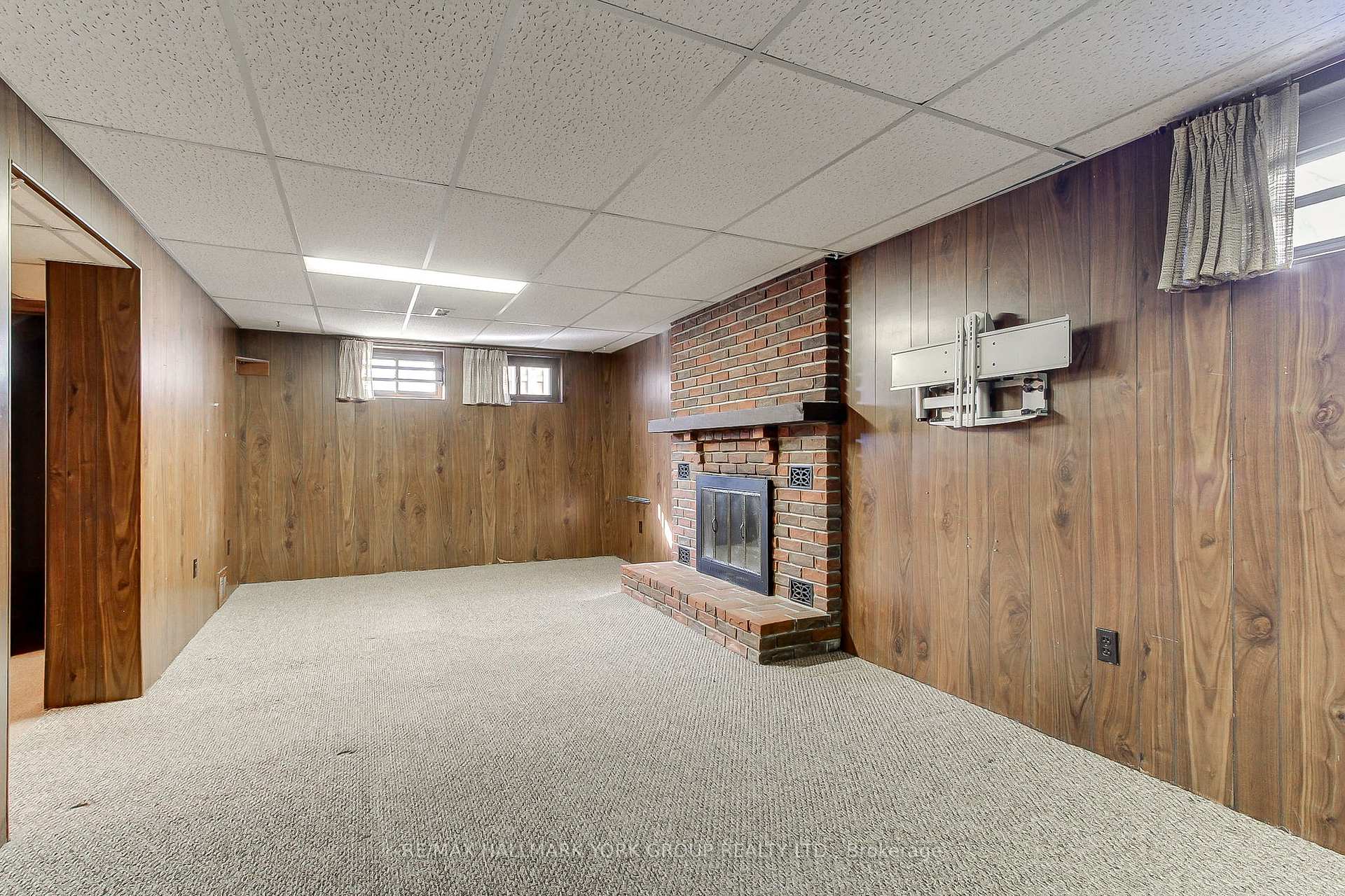 Photo 34 of 10 Harefield Drive, Etobicoke, Rexdale-Kipling — HOMEH
