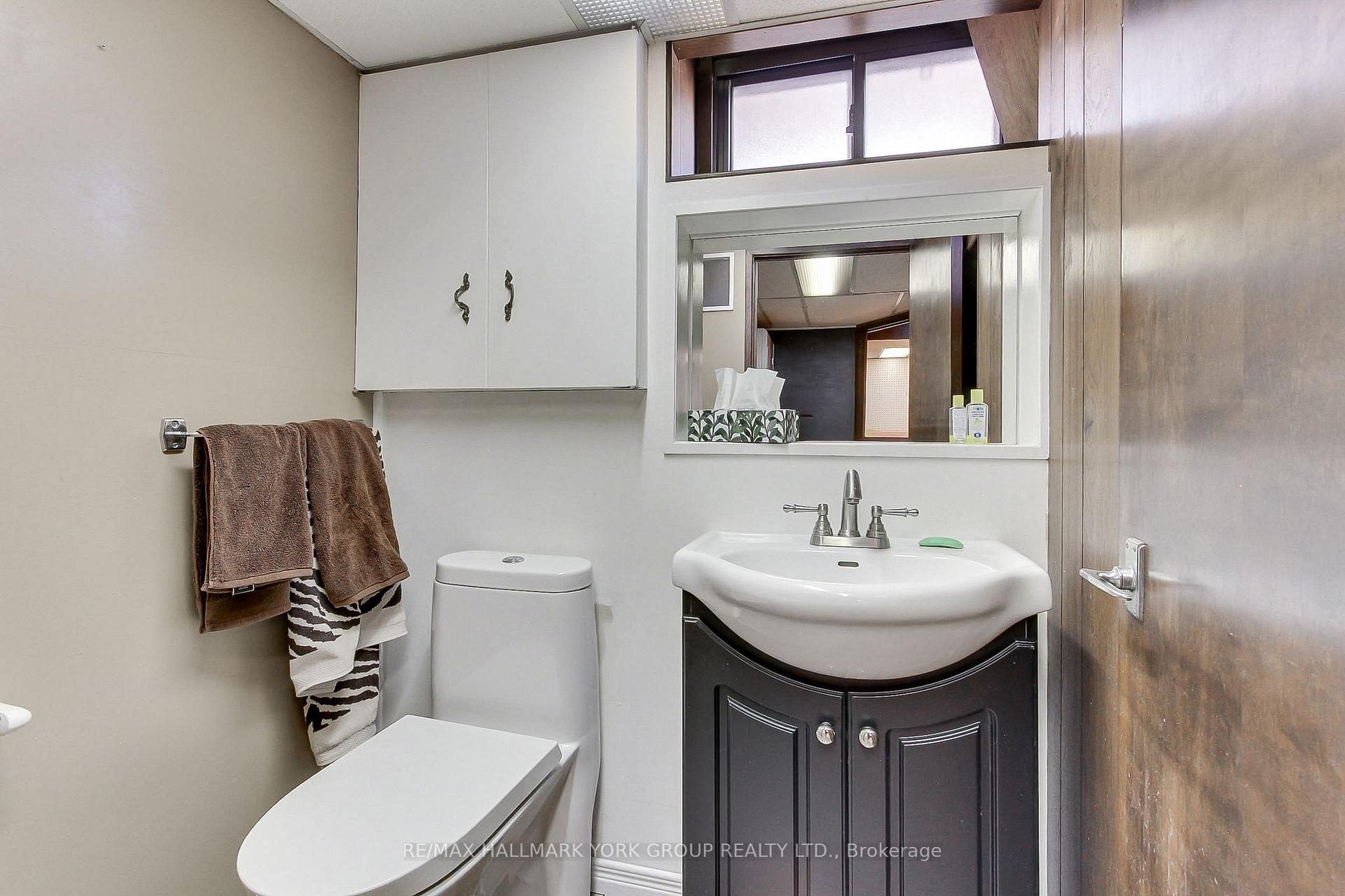 Photo 35 of 10 Harefield Drive, Etobicoke, Rexdale-Kipling — HOMEH