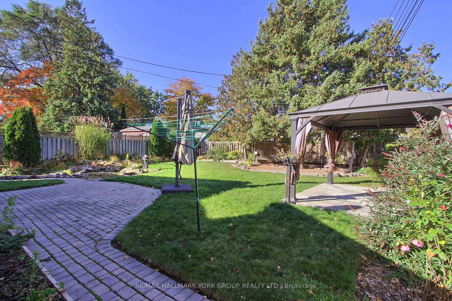 Photo 37 of 10 Harefield Drive, Etobicoke, Rexdale-Kipling — HOMEH