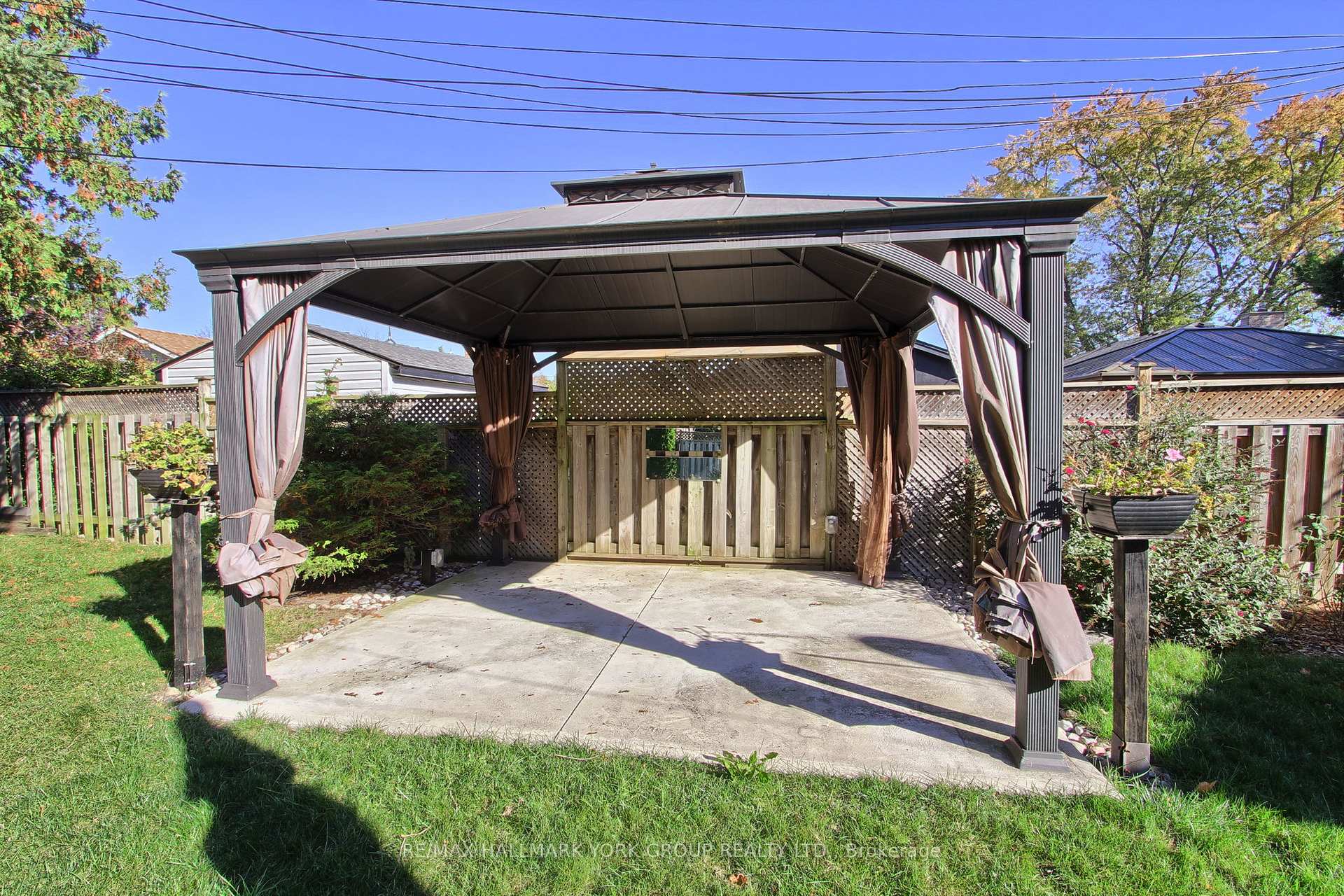 Photo 41 of 10 Harefield Drive, Etobicoke, Rexdale-Kipling — HOMEH