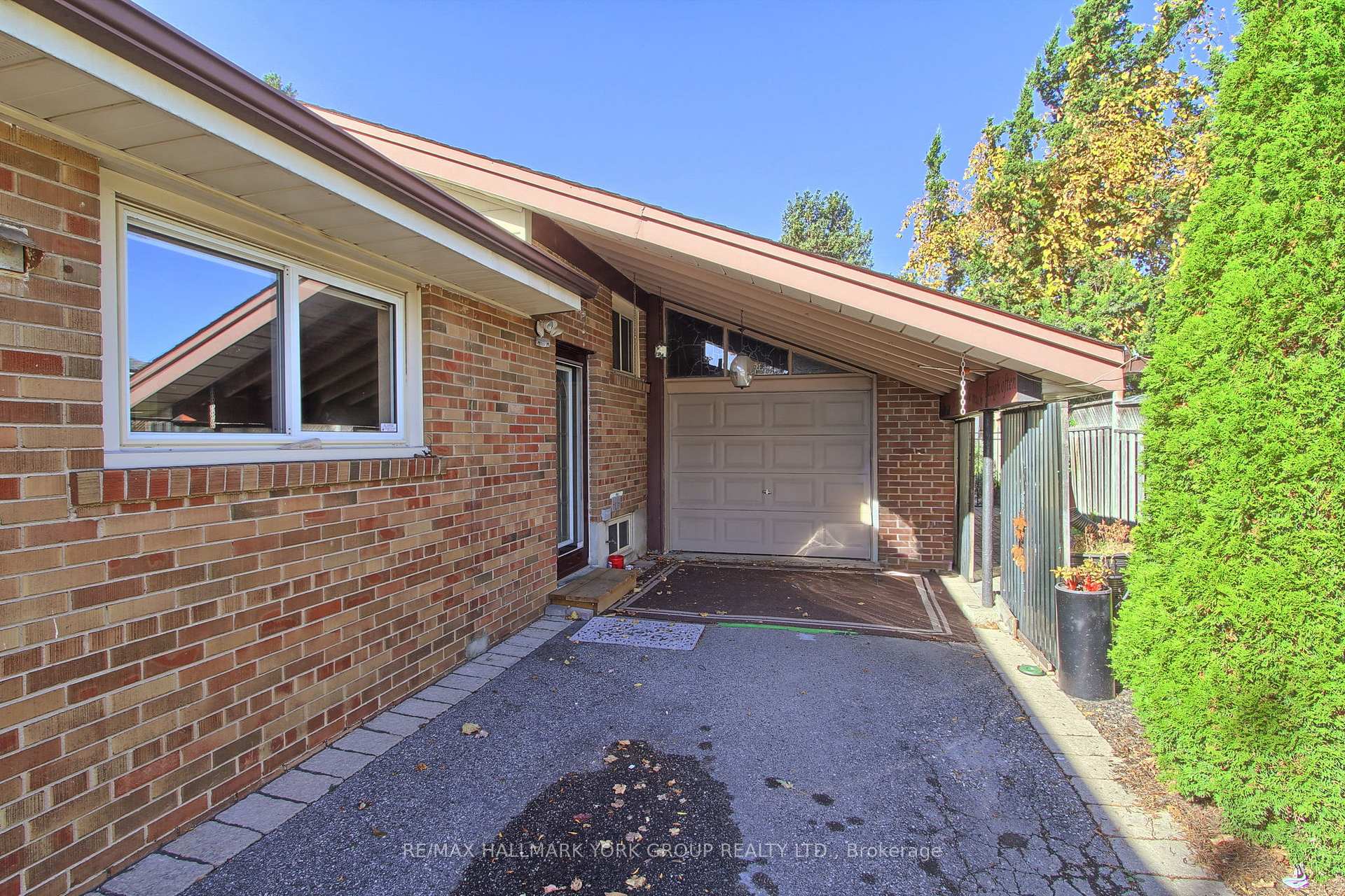 Photo 47 of 10 Harefield Drive, Etobicoke, Rexdale-Kipling — HOMEH