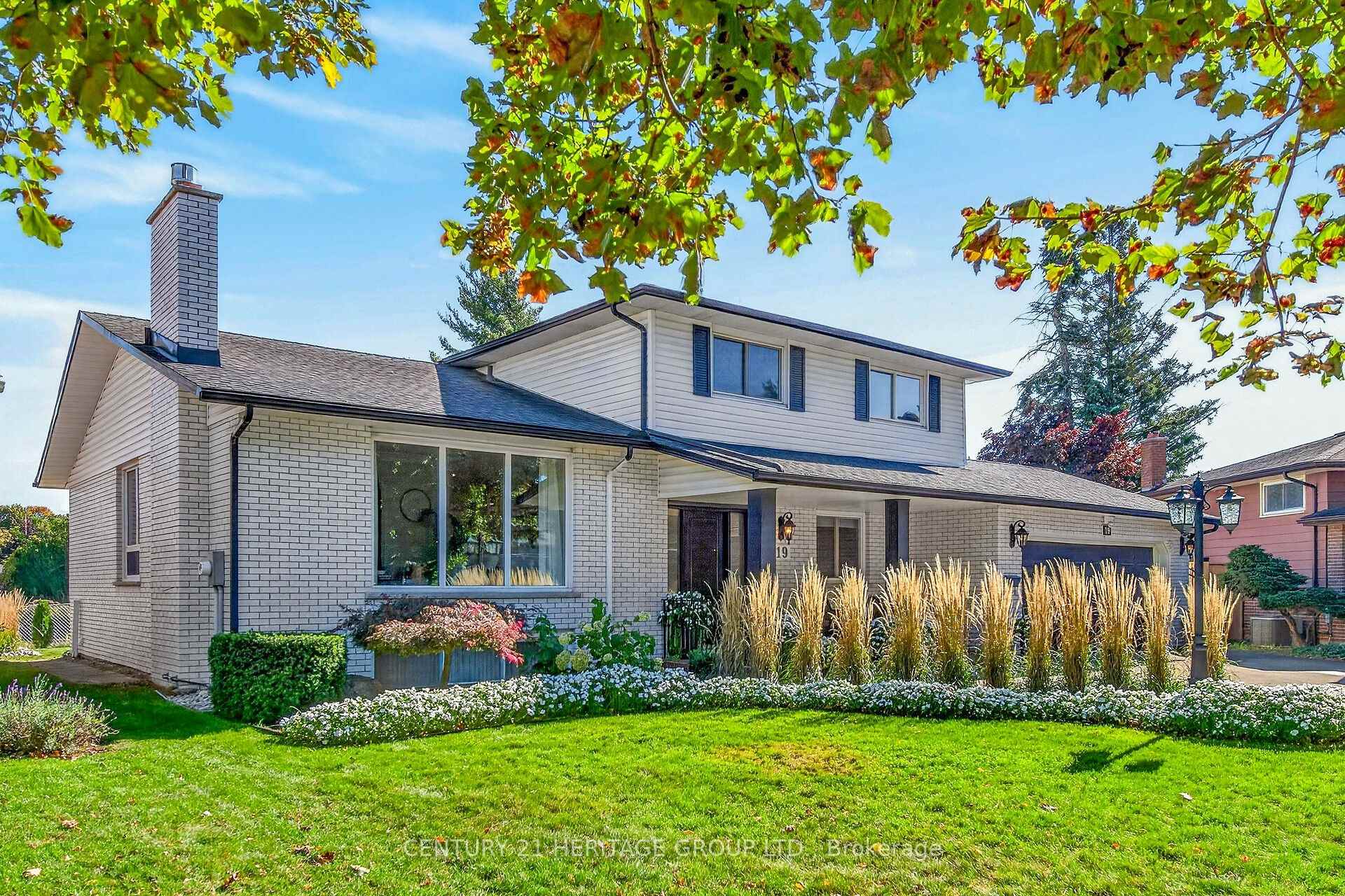 Photo 3 of 19 Meadowbrook Crescent, St. Catharines, Carlton/Bunting — HOMEH