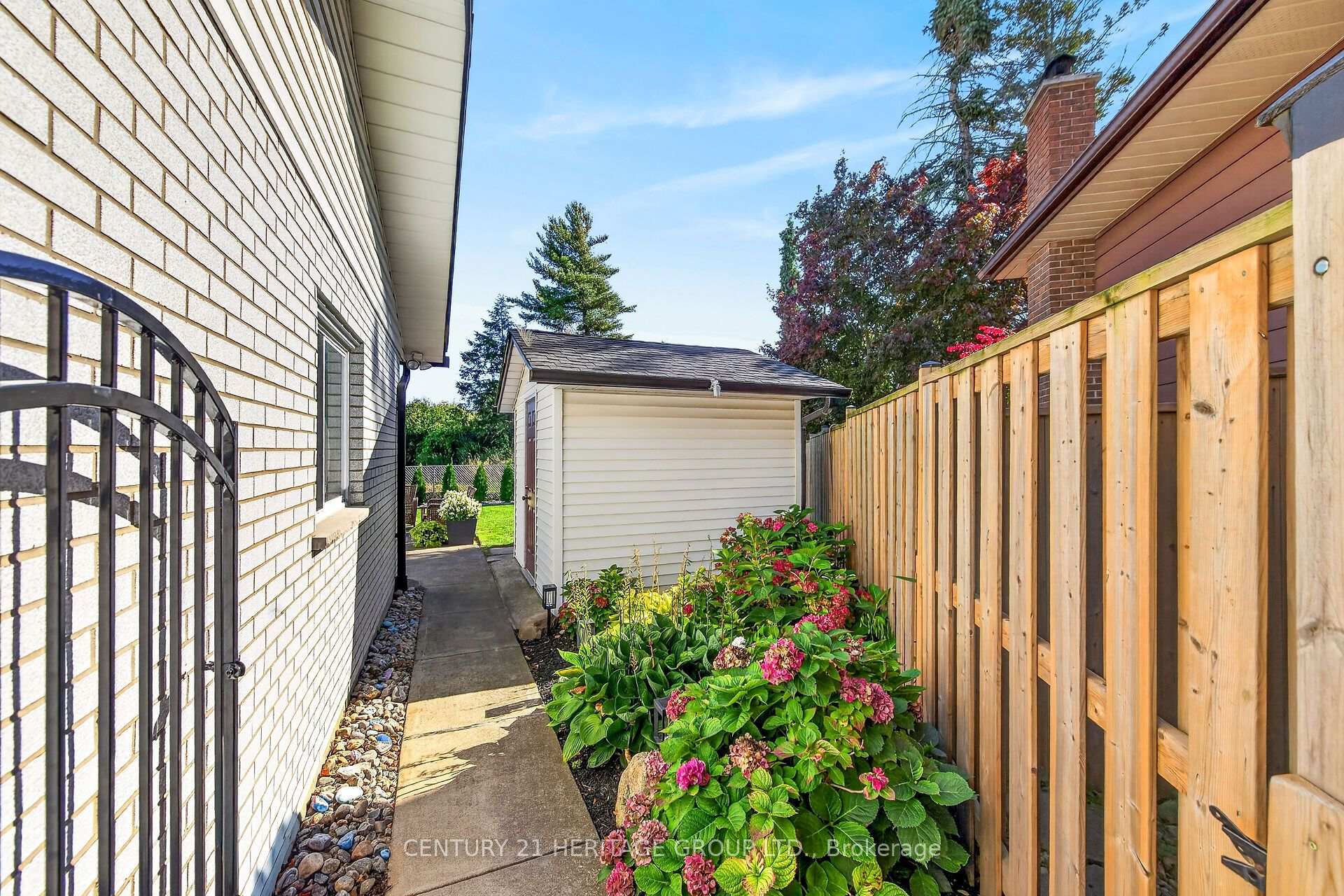 Photo 42 of 19 Meadowbrook Crescent, St. Catharines, Carlton/Bunting — HOMEH