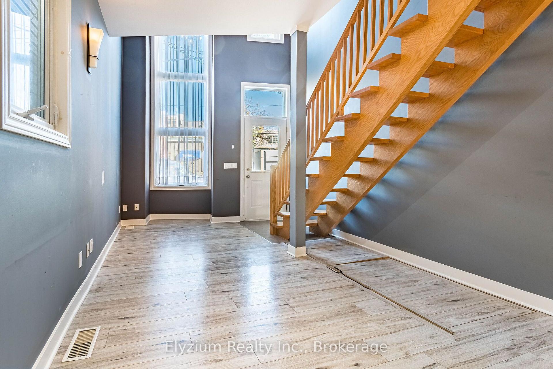 Photo 4 of 785 Adelaide Street W, Toronto, Niagara — HOMEH