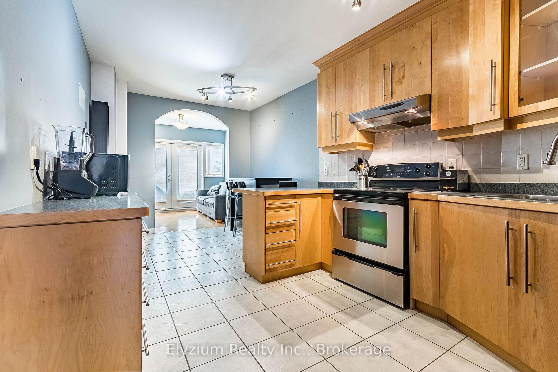 Photo 5 of 785 Adelaide Street W, Toronto, Niagara — HOMEH