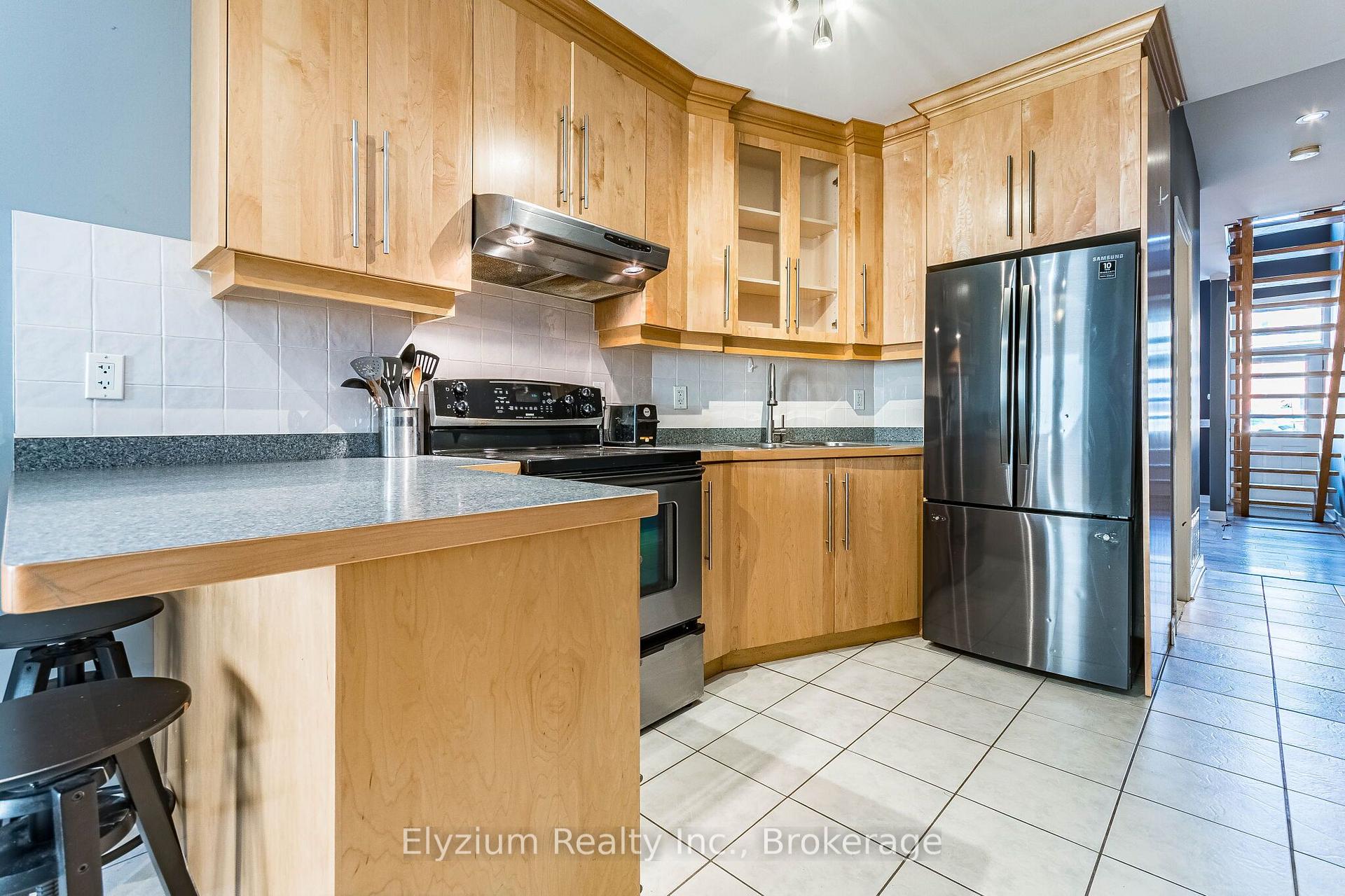 Photo 6 of 785 Adelaide Street W, Toronto, Niagara — HOMEH