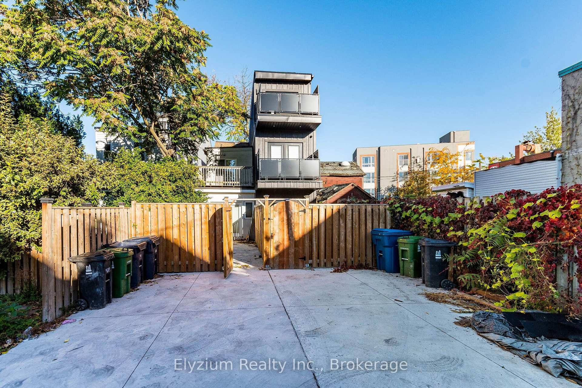 Photo 22 of 785 Adelaide Street W, Toronto, Niagara — HOMEH