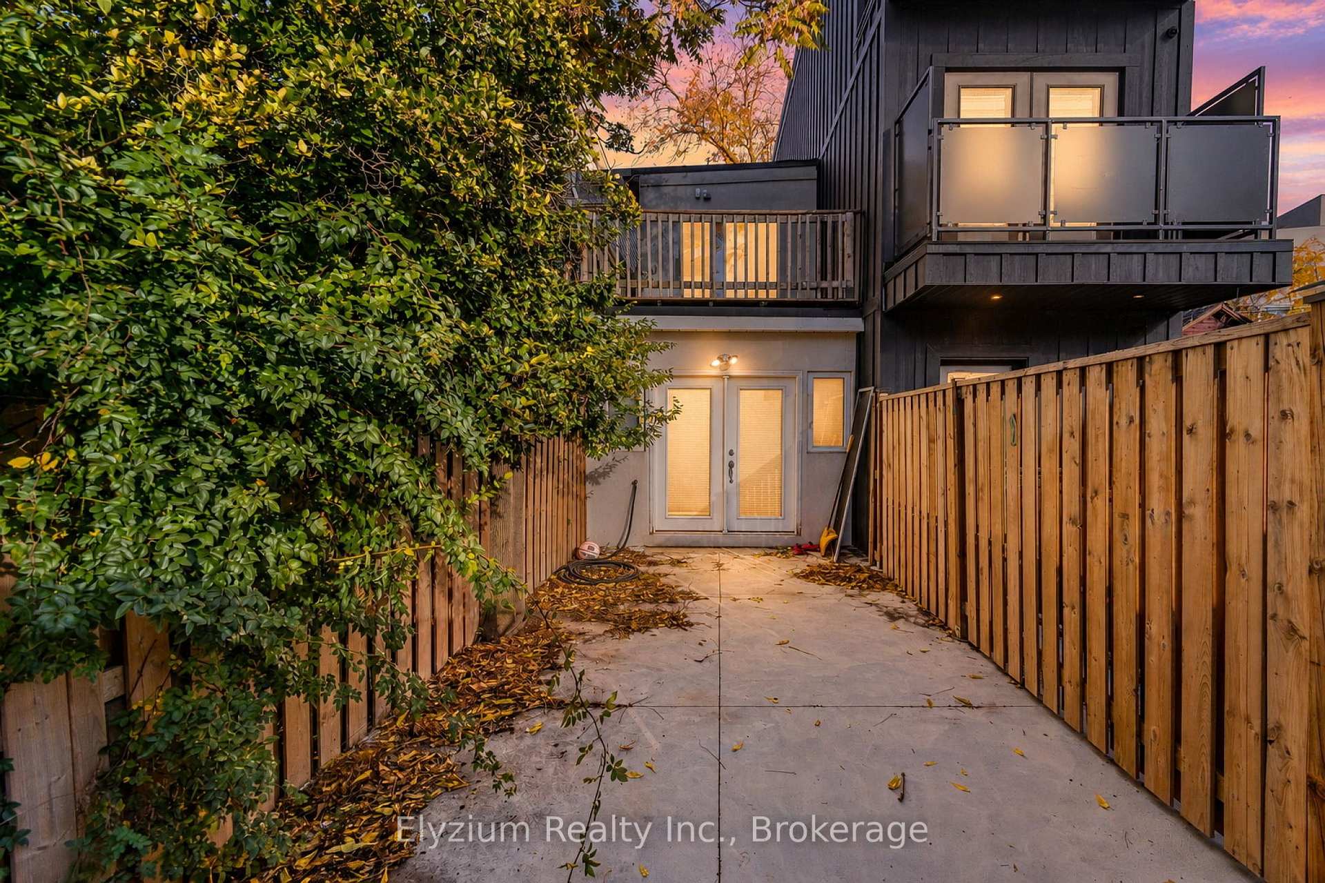 Photo 23 of 785 Adelaide Street W, Toronto, Niagara — HOMEH