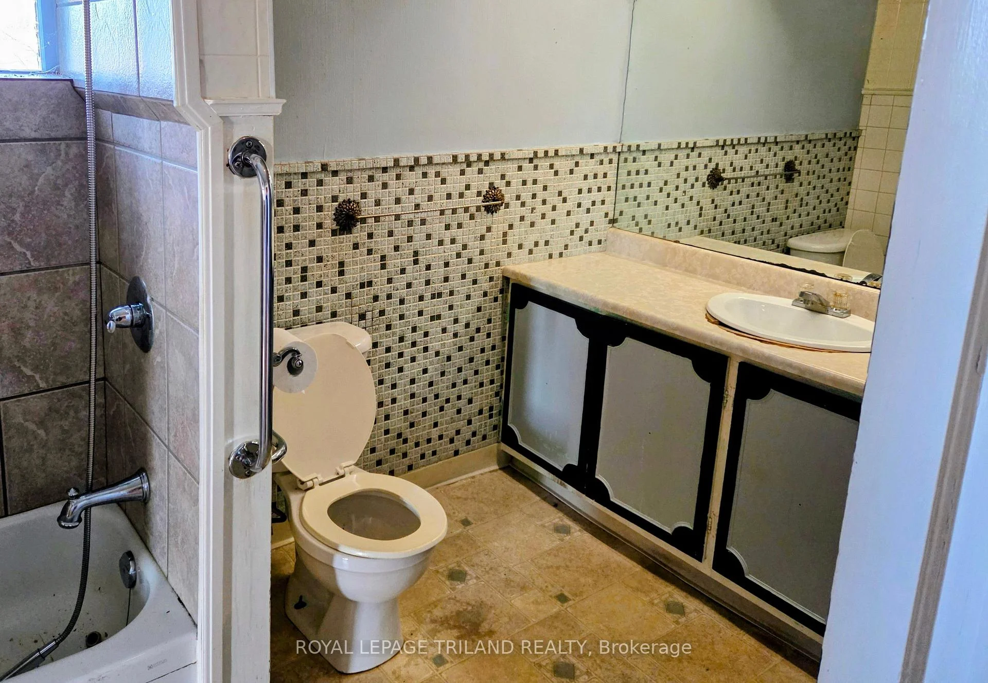 Photo 12 of 44588 Talbot Line, Central Elgin, Rural Central Elgin — HOMEH