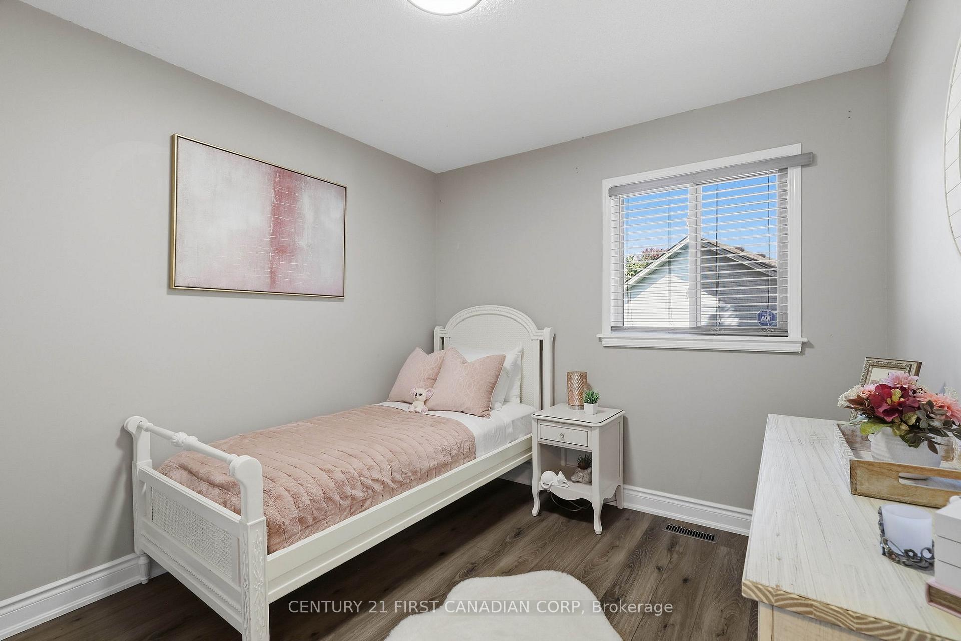 Photo 31 of 546 Talltree Crescent, London, East I — HOMEH