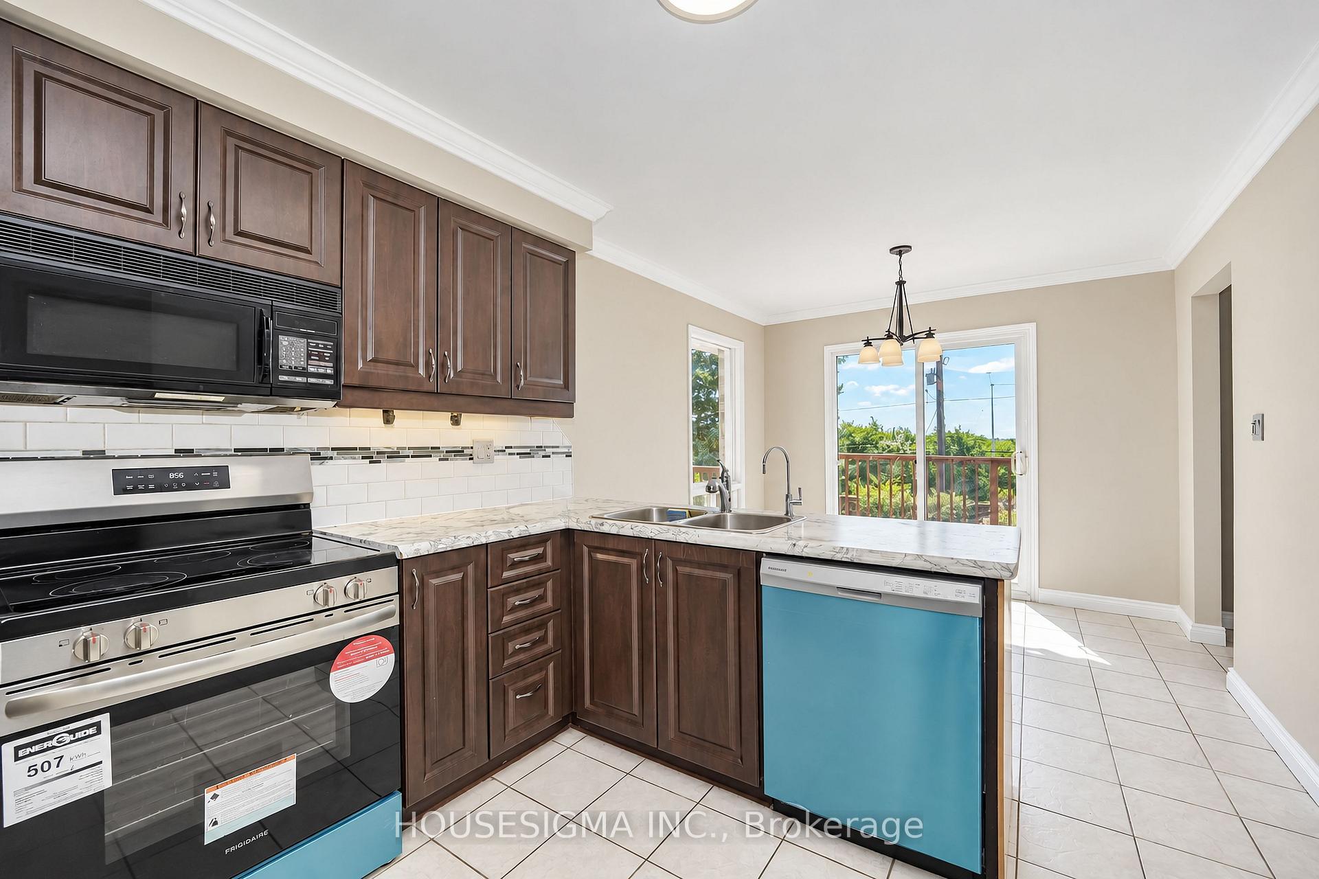 Photo 10 of 42 Cherry Blossom Crescent, Clarington, Courtice — HOMEH