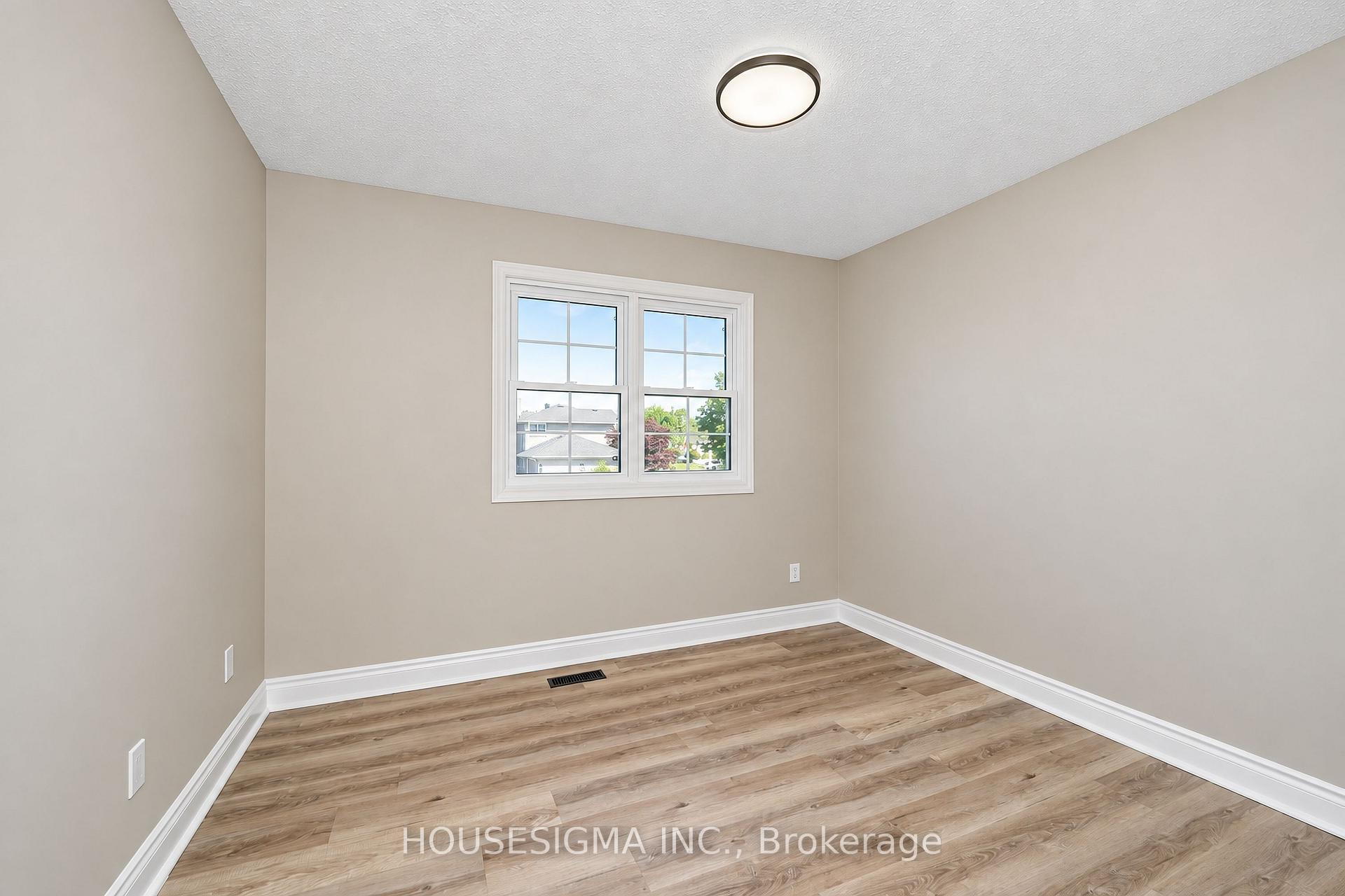 Photo 19 of 42 Cherry Blossom Crescent, Clarington, Courtice — HOMEH