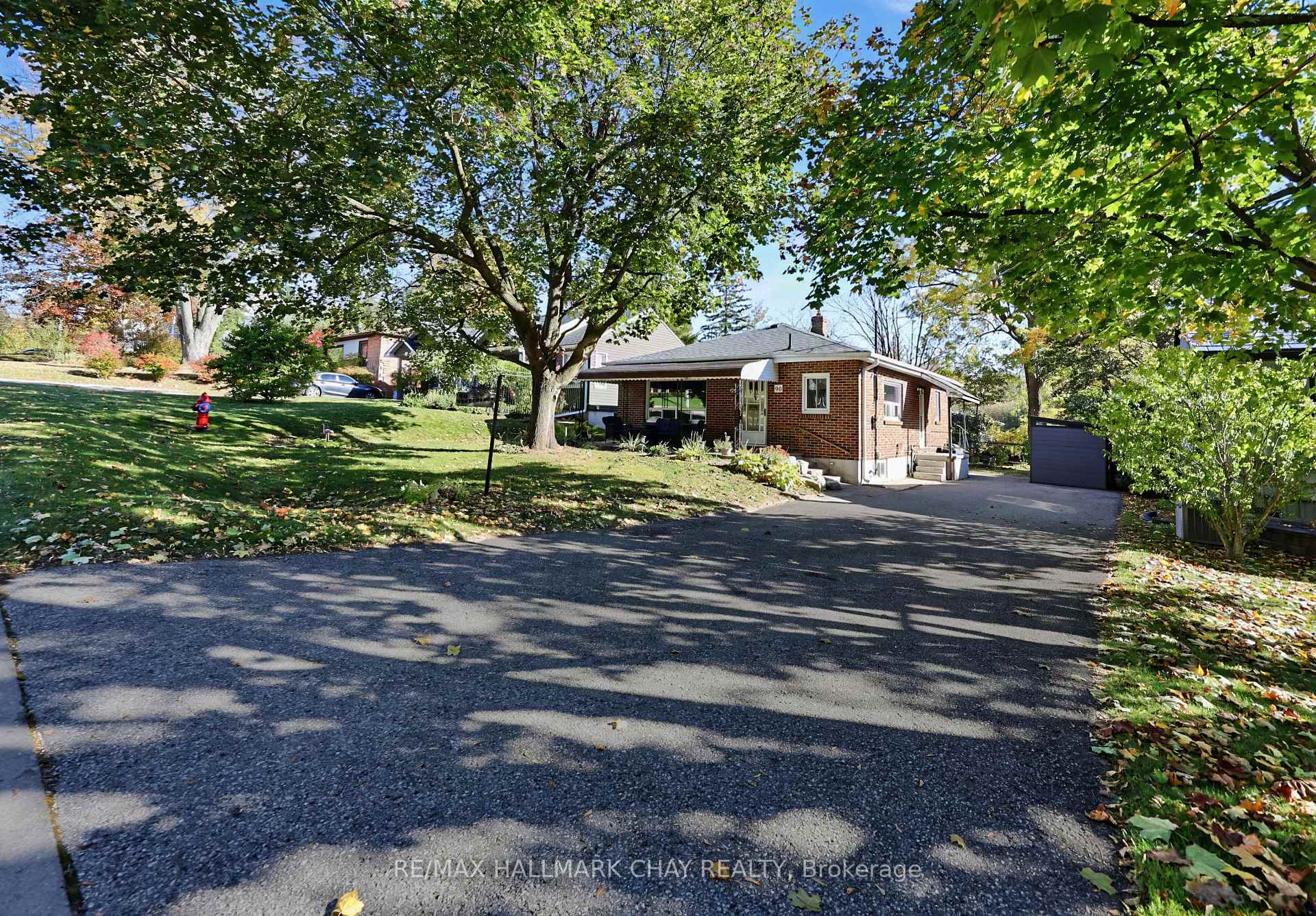 Photo 2 of 90 Roxborough Road, Newmarket, Gorham-College Manor — HOMEH