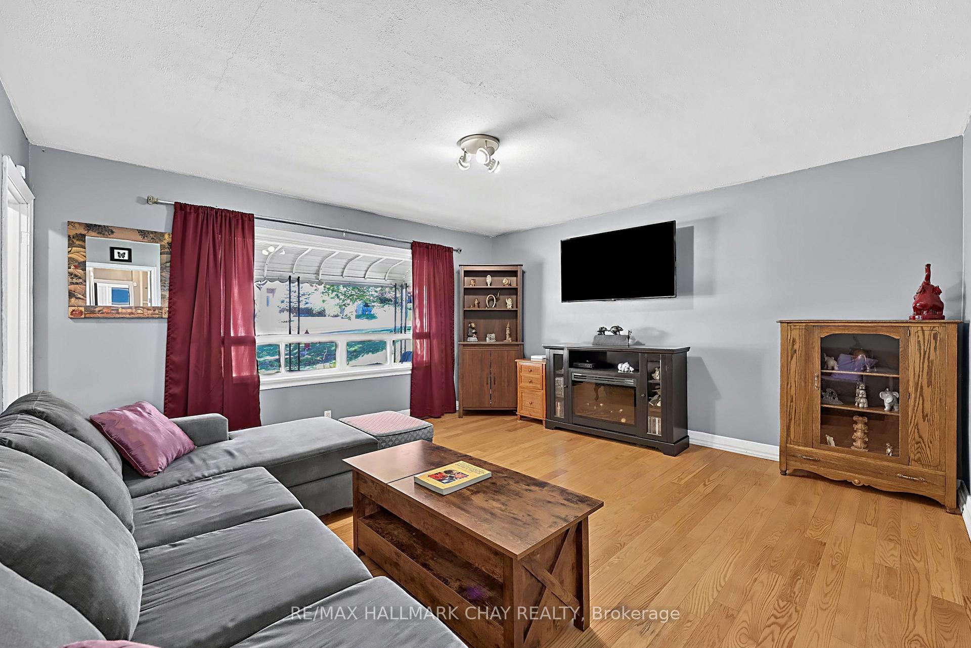 Photo 8 of 90 Roxborough Road, Newmarket, Gorham-College Manor — HOMEH