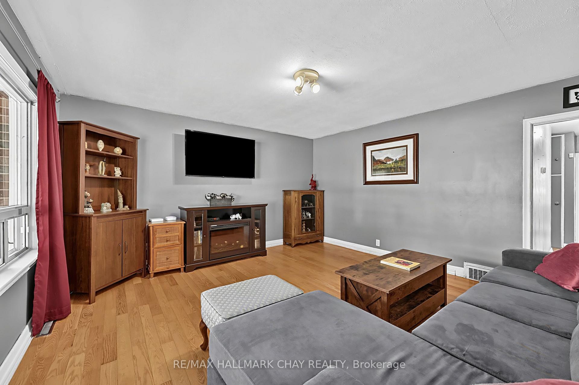 Photo 7 of 90 Roxborough Road, Newmarket, Gorham-College Manor — HOMEH