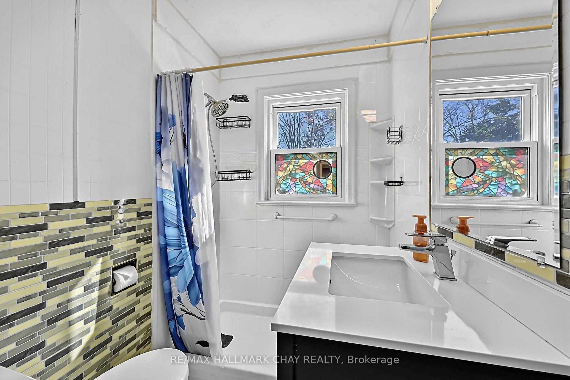 Photo 13 of 90 Roxborough Road, Newmarket, Gorham-College Manor — HOMEH