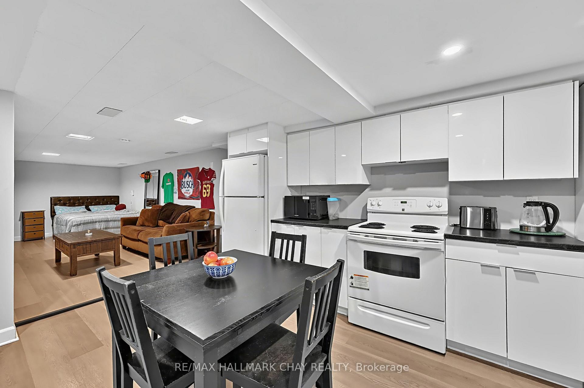 Photo 19 of 90 Roxborough Road, Newmarket, Gorham-College Manor — HOMEH