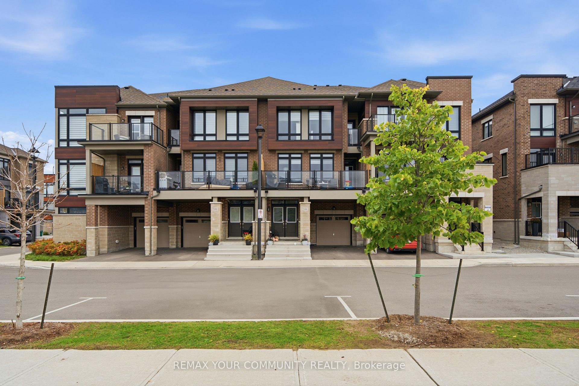 Photo 1 of 104 Holyrood Crescent, Vaughan, Kleinburg — HOMEH