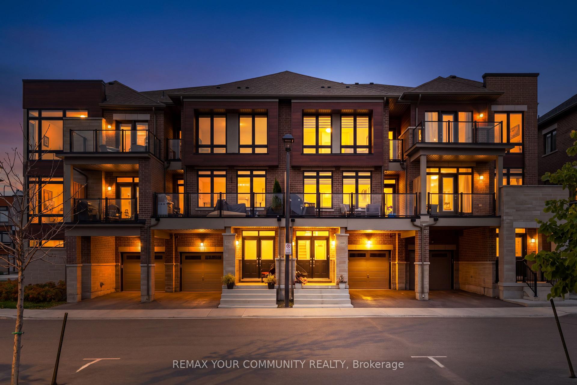 Photo 2 of 104 Holyrood Crescent, Vaughan, Kleinburg — HOMEH