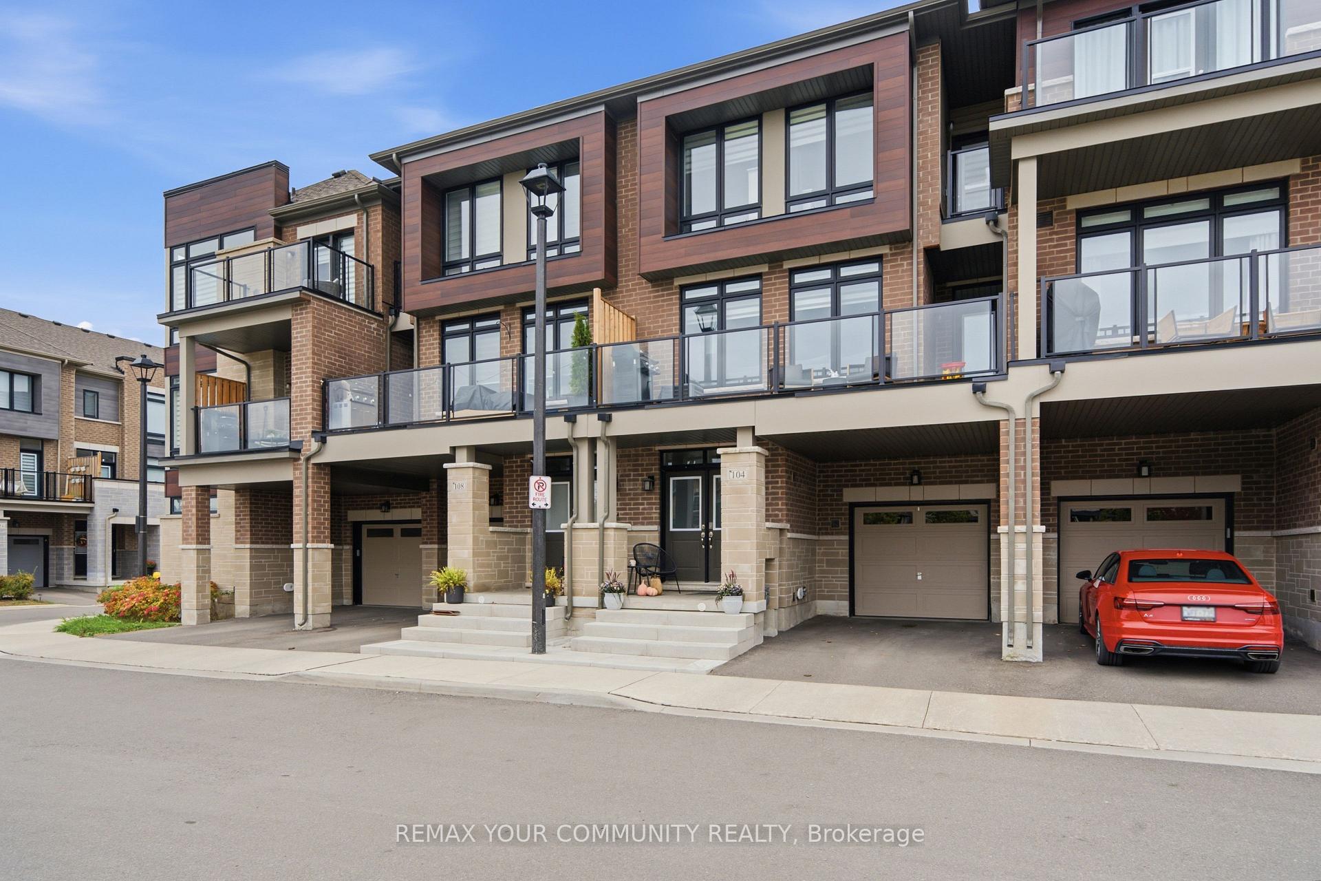 Photo 3 of 104 Holyrood Crescent, Vaughan, Kleinburg — HOMEH