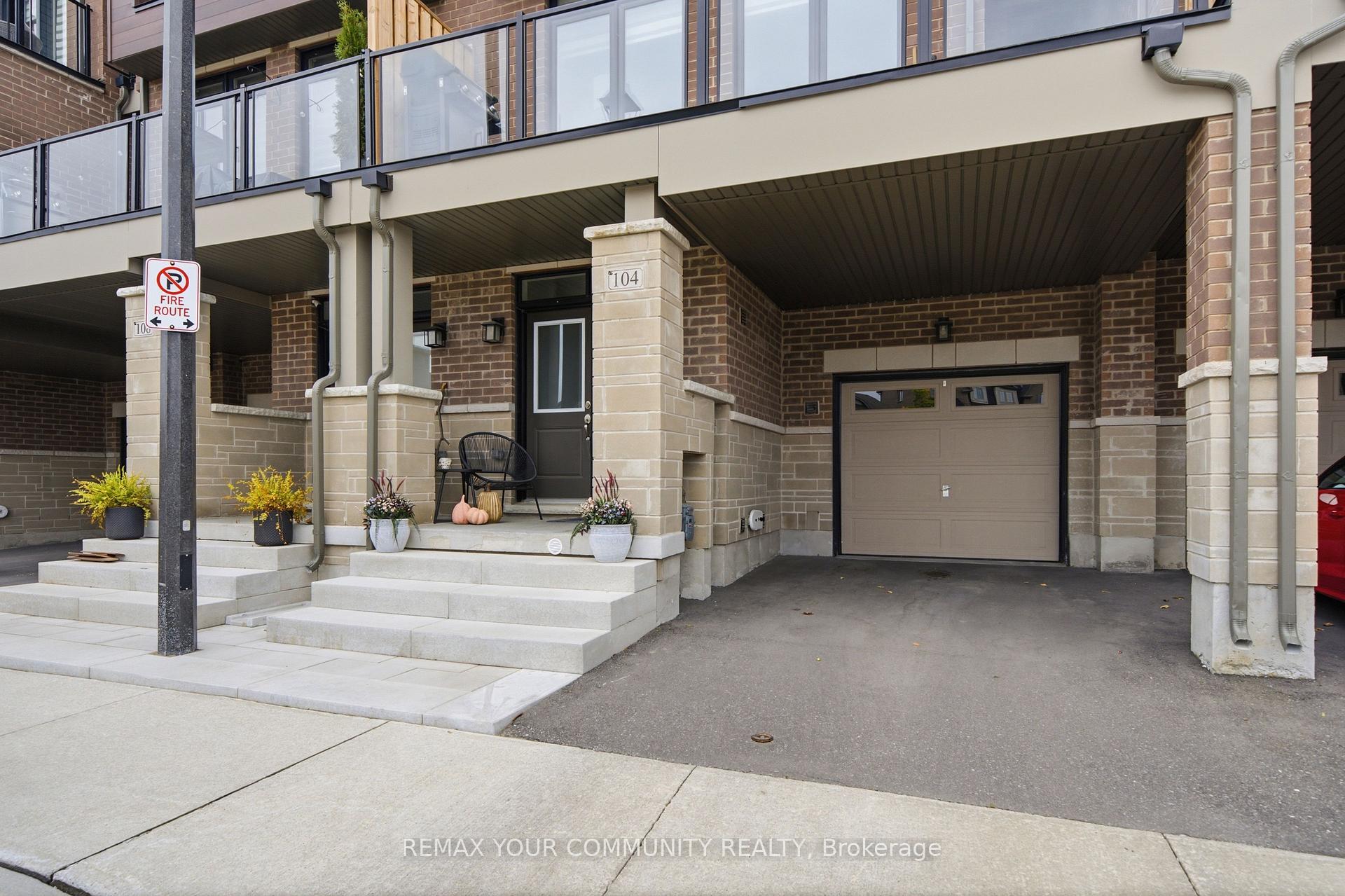 Photo 4 of 104 Holyrood Crescent, Vaughan, Kleinburg — HOMEH