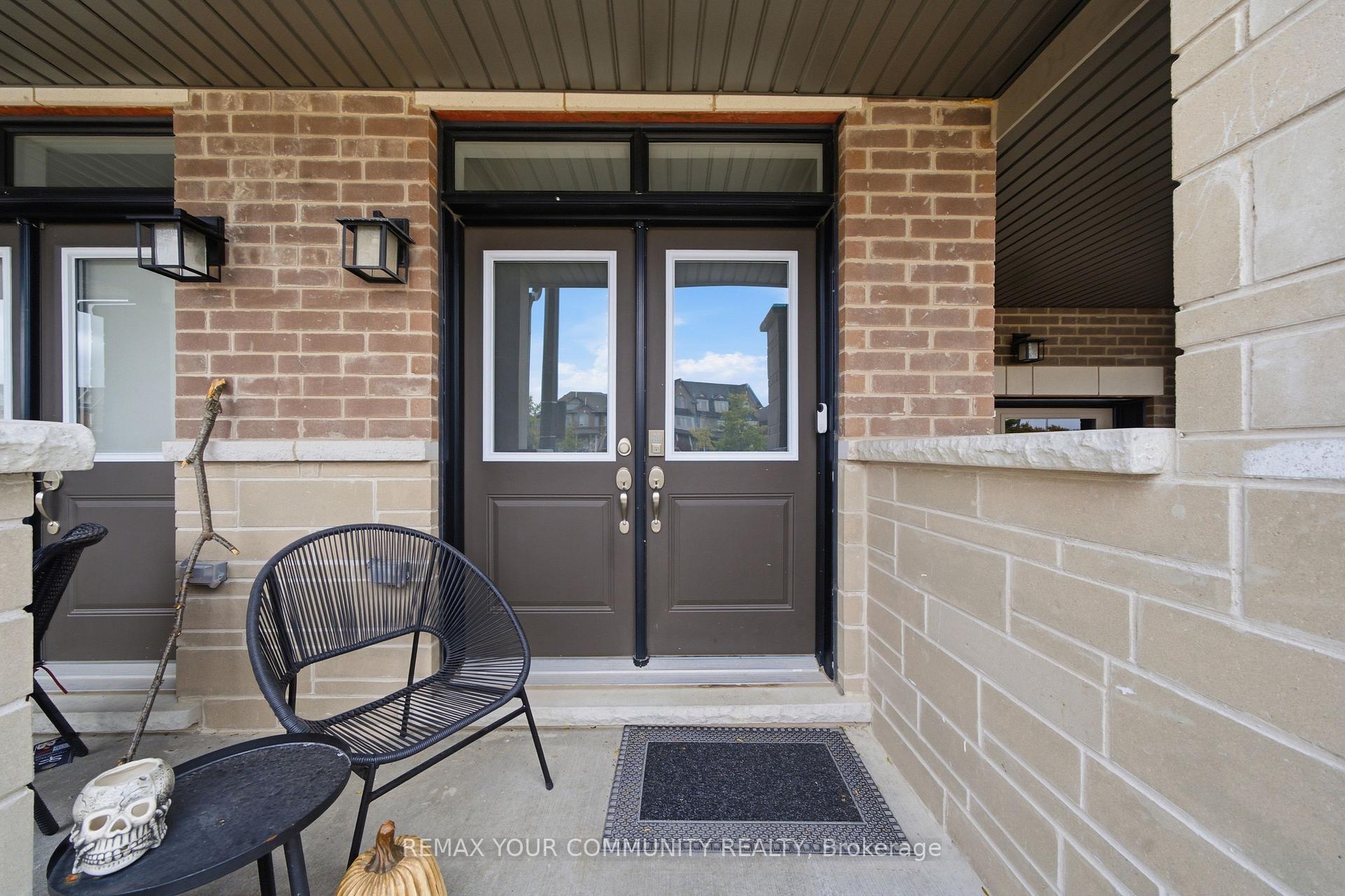 Photo 5 of 104 Holyrood Crescent, Vaughan, Kleinburg — HOMEH