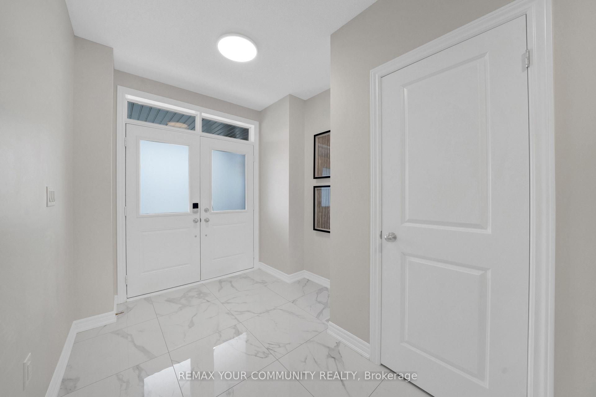 Photo 6 of 104 Holyrood Crescent, Vaughan, Kleinburg — HOMEH