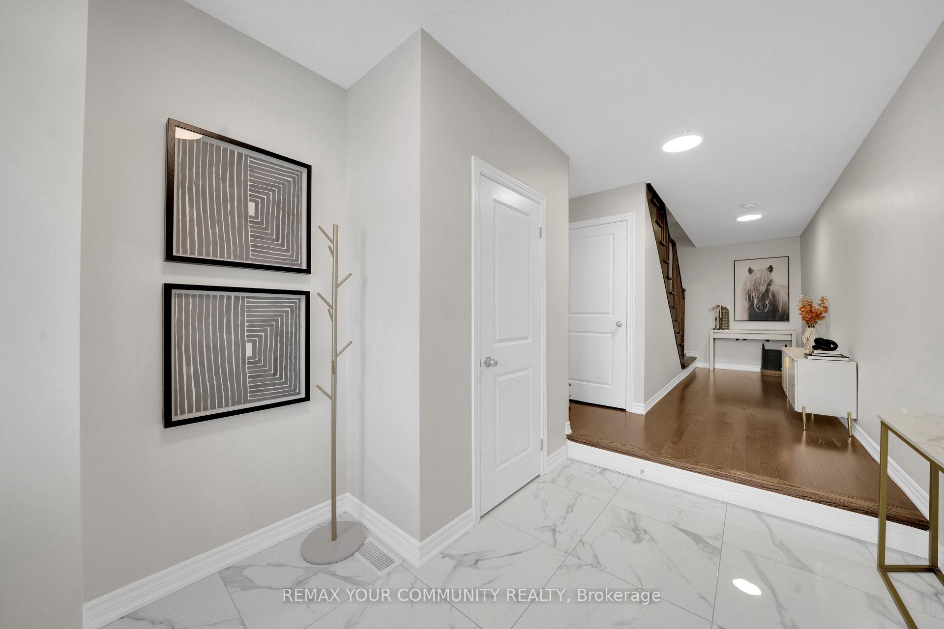 Photo 7 of 104 Holyrood Crescent, Vaughan, Kleinburg — HOMEH
