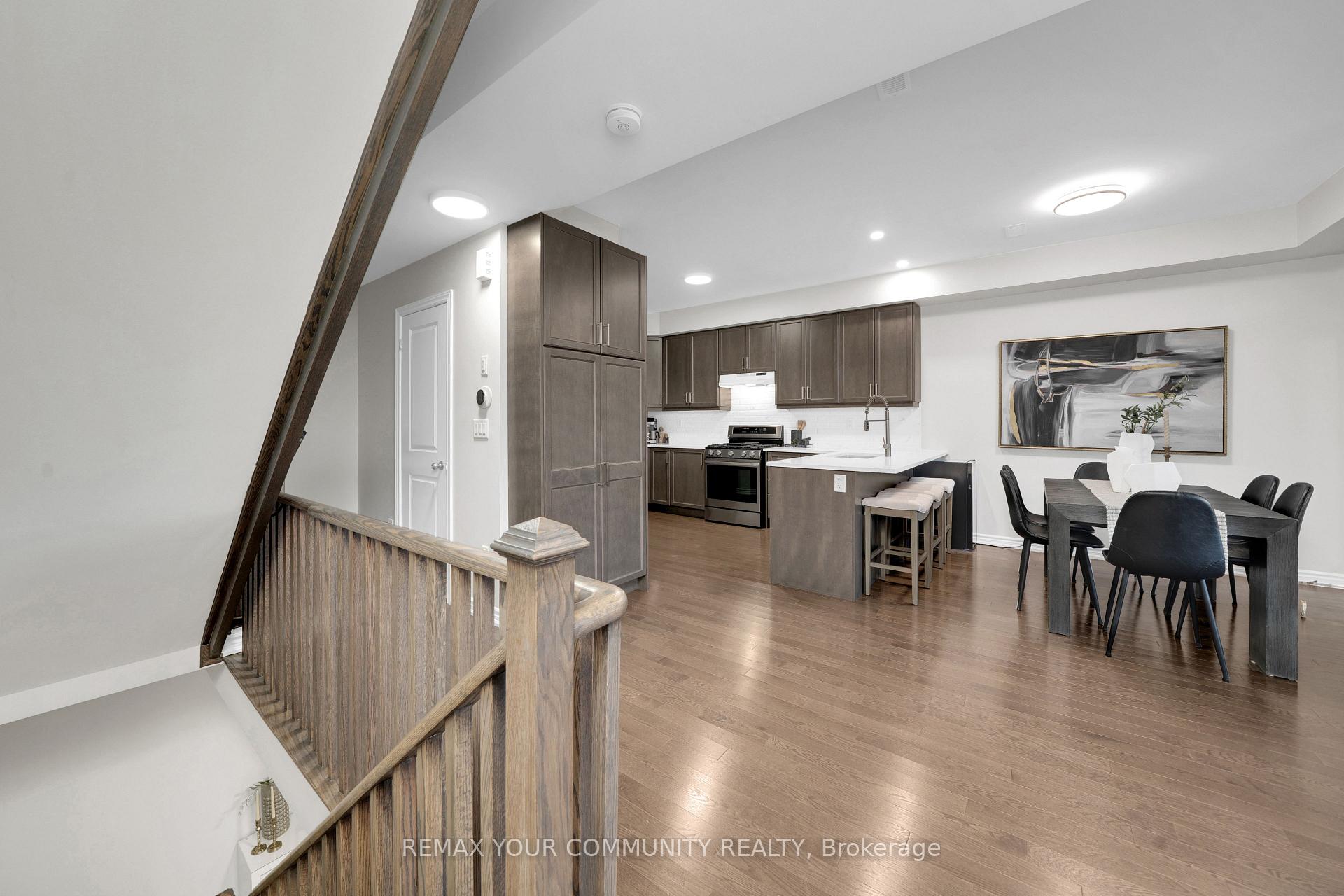 Photo 9 of 104 Holyrood Crescent, Vaughan, Kleinburg — HOMEH