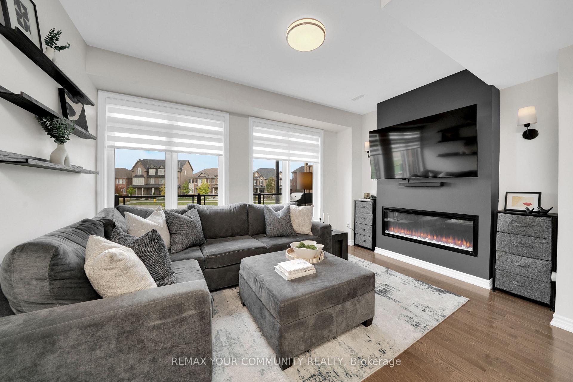 Photo 10 of 104 Holyrood Crescent, Vaughan, Kleinburg — HOMEH