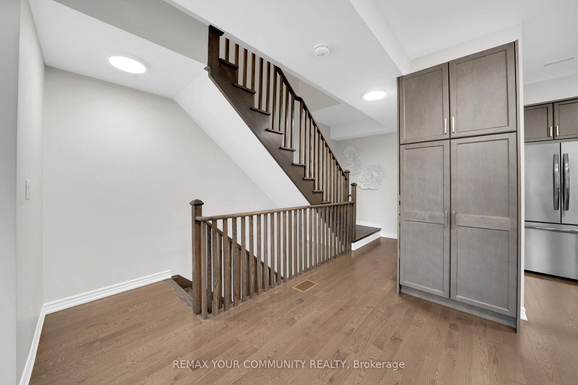 Photo 12 of 104 Holyrood Crescent, Vaughan, Kleinburg — HOMEH